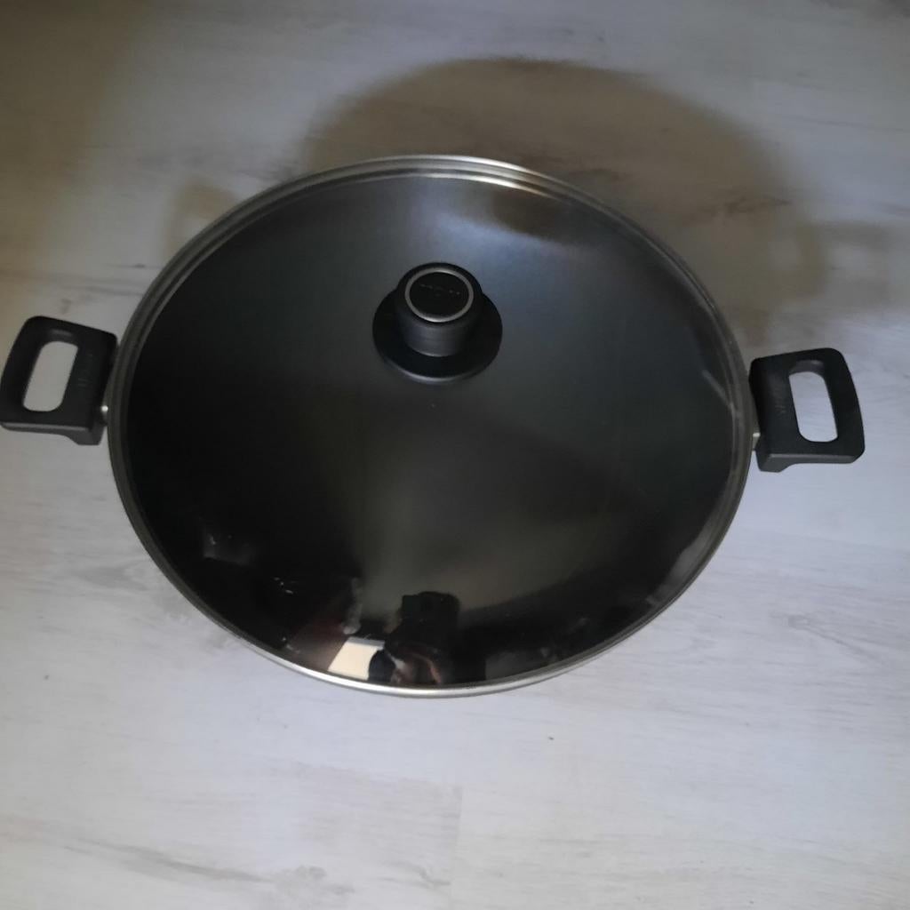 Woll Wok 37 cm, Ophalen of Verzenden, Zo goed als nieuw, Gietijzer, Wok