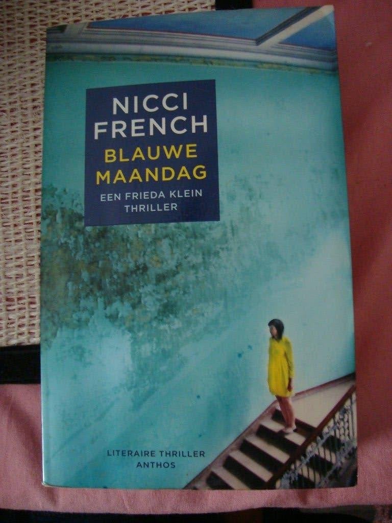 Nicci french blauwe maandag, Ophalen of Verzenden, Zo goed als nieuw
