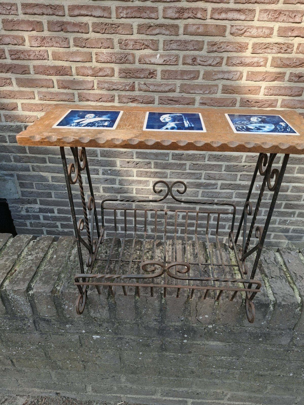 Vintage bijzettafel met Delfts blauw tegels, Antiek en Kunst, Ophalen of Verzenden