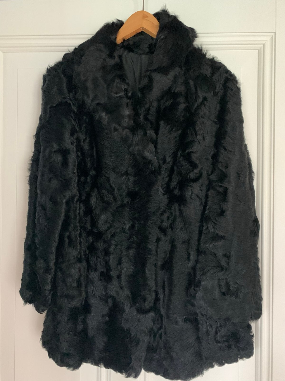 Vintage Zwarte bontjas, Kleding | Dames, Jassen | Winter, Ophalen of Verzenden, Gedragen, Maat 38/40 (M), Zwart
