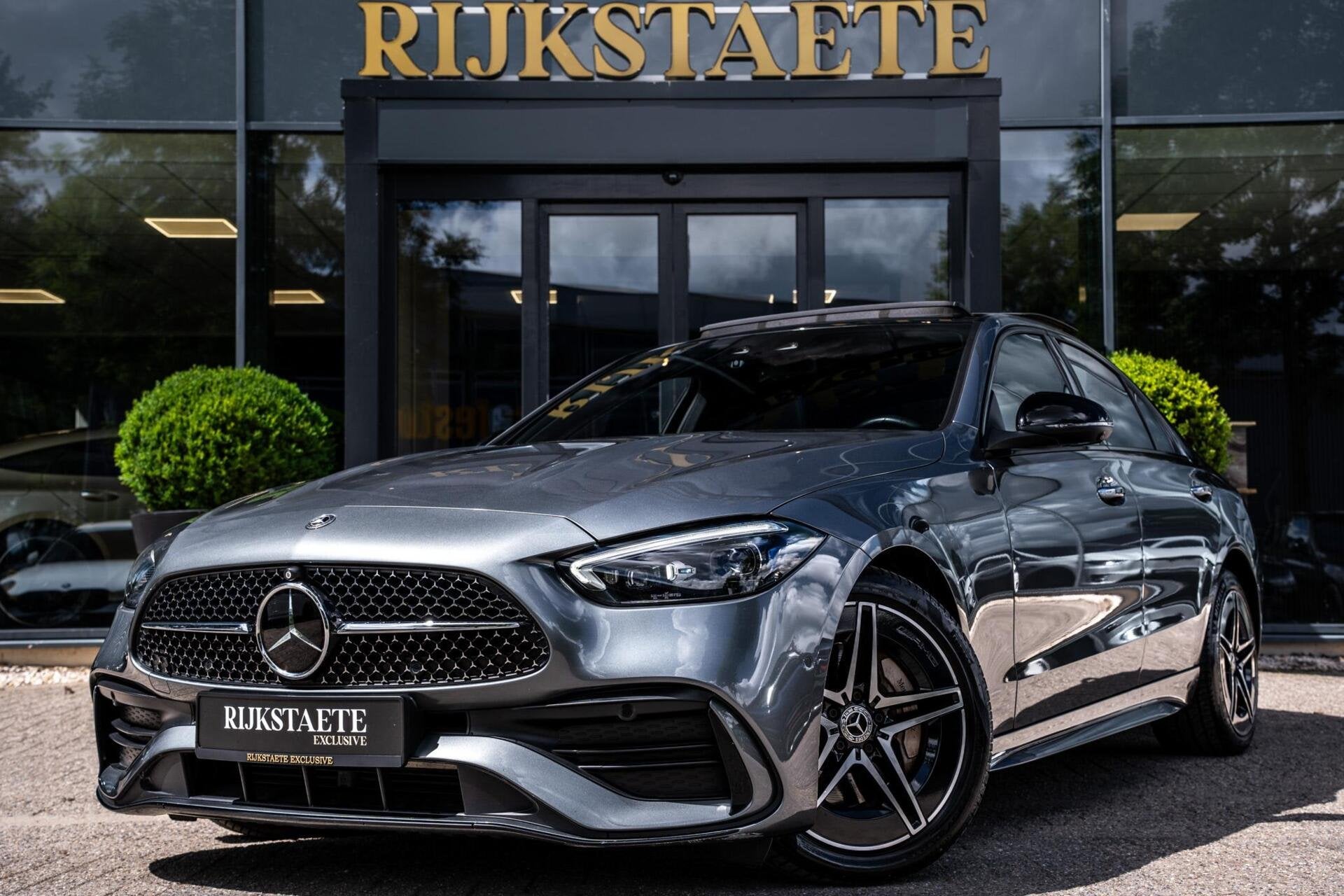Mercedes C-klasse C300e AMG Line|PANO|BURMESTER|360|ACC|18'', Automaat, Achterwielaandrijving, 4 cilinders, Met garantie (alle)