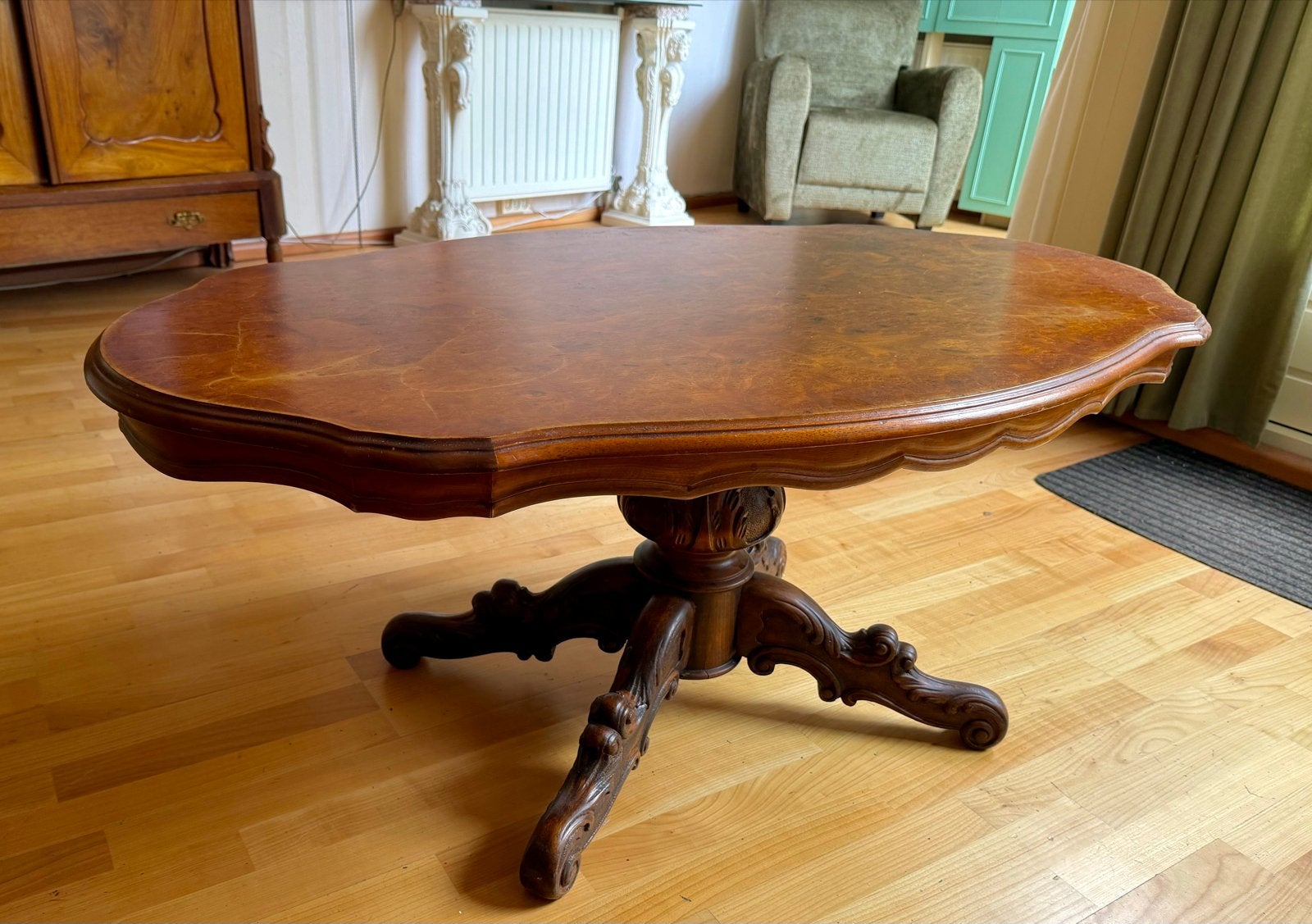 Antieke salontafel met sierlijke details, Antiek en Kunst, Ophalen