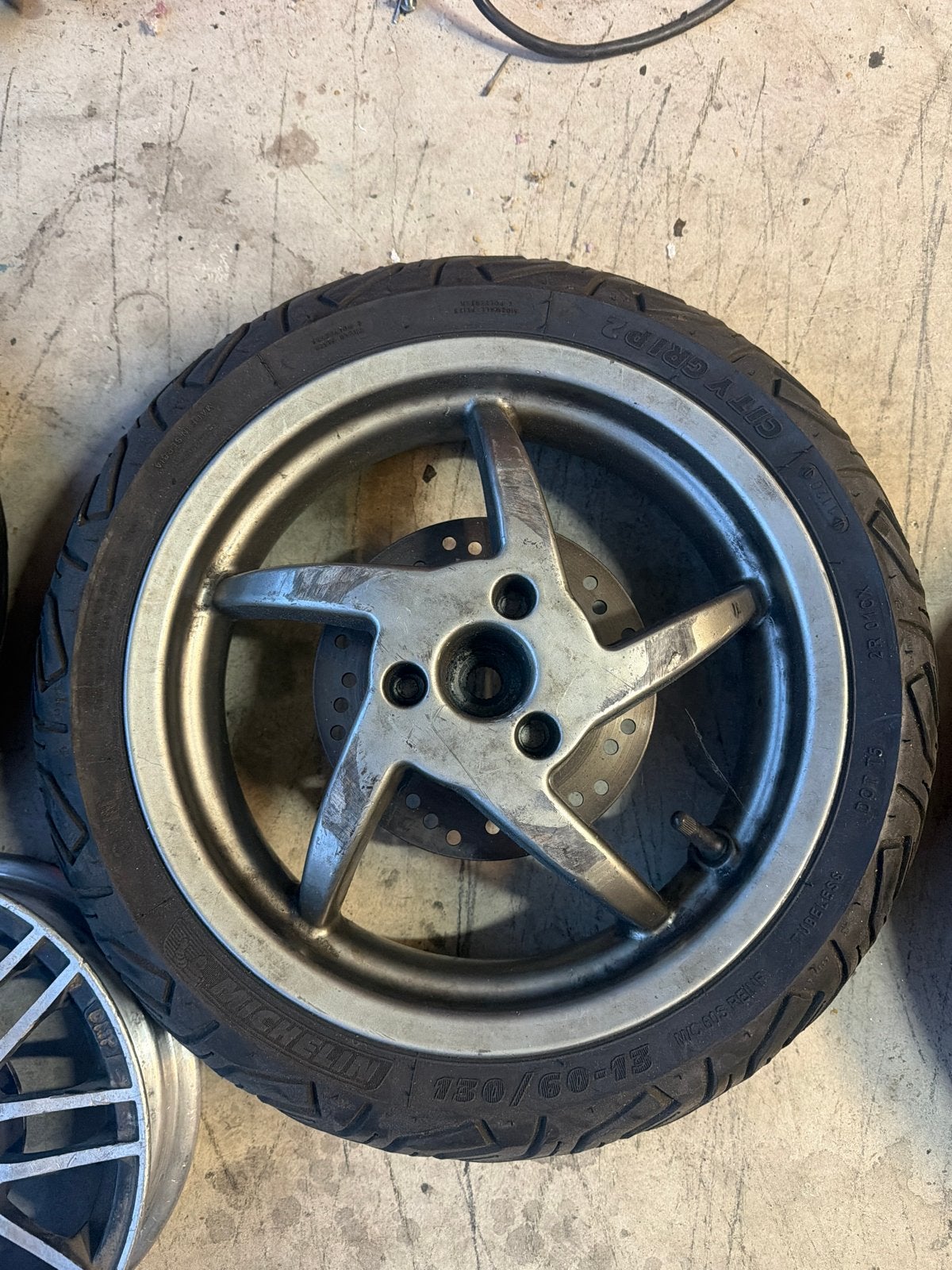 Aprilia SR 150cc Achterwiel met Band, Motoren, Ophalen of Verzenden