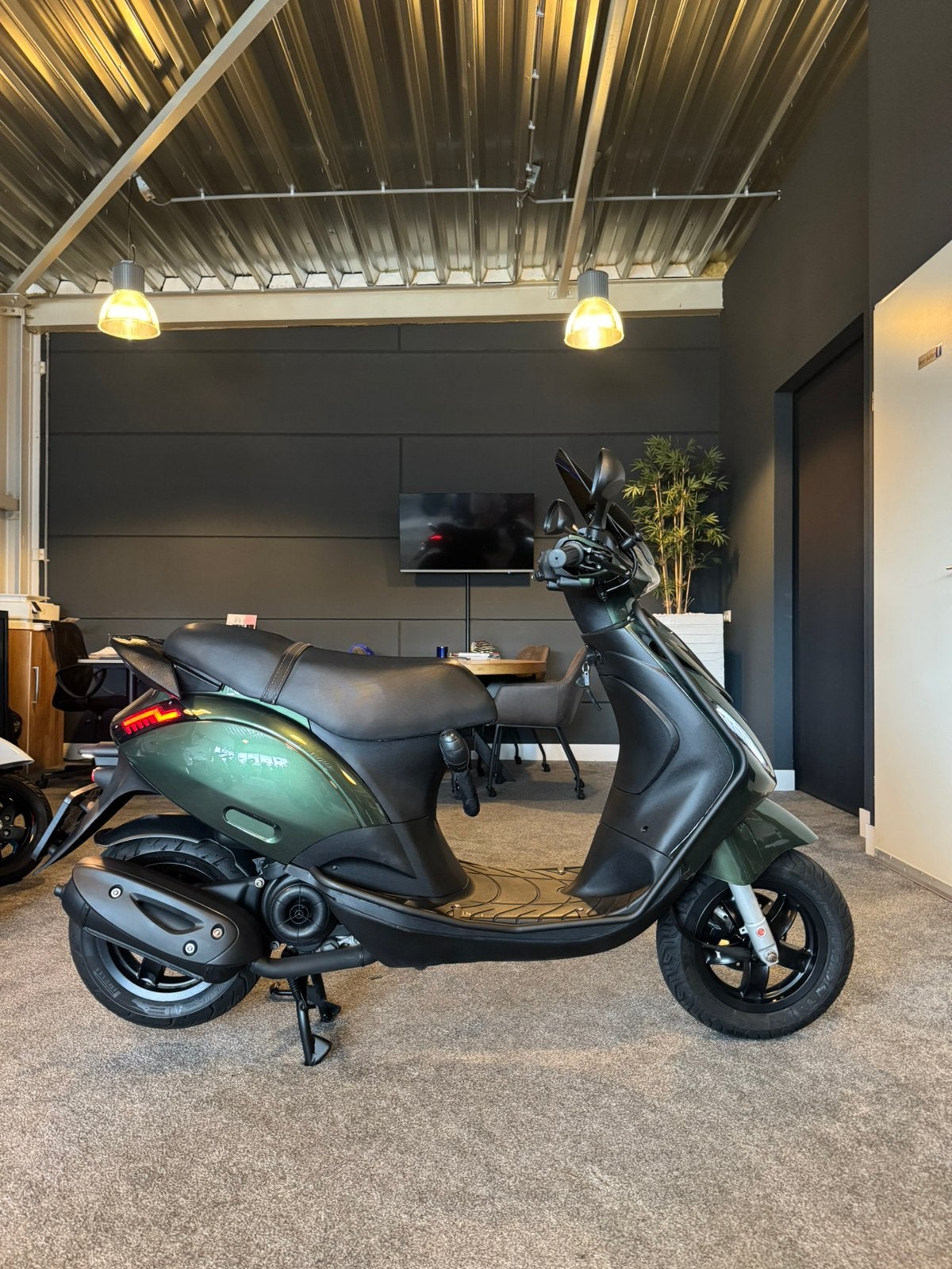 Piaggio Zip 50S | Custom | 2023 | Weinig km | Full option, Fietsen en Brommers, Scooters | Overige merken, Ophalen of Verzenden