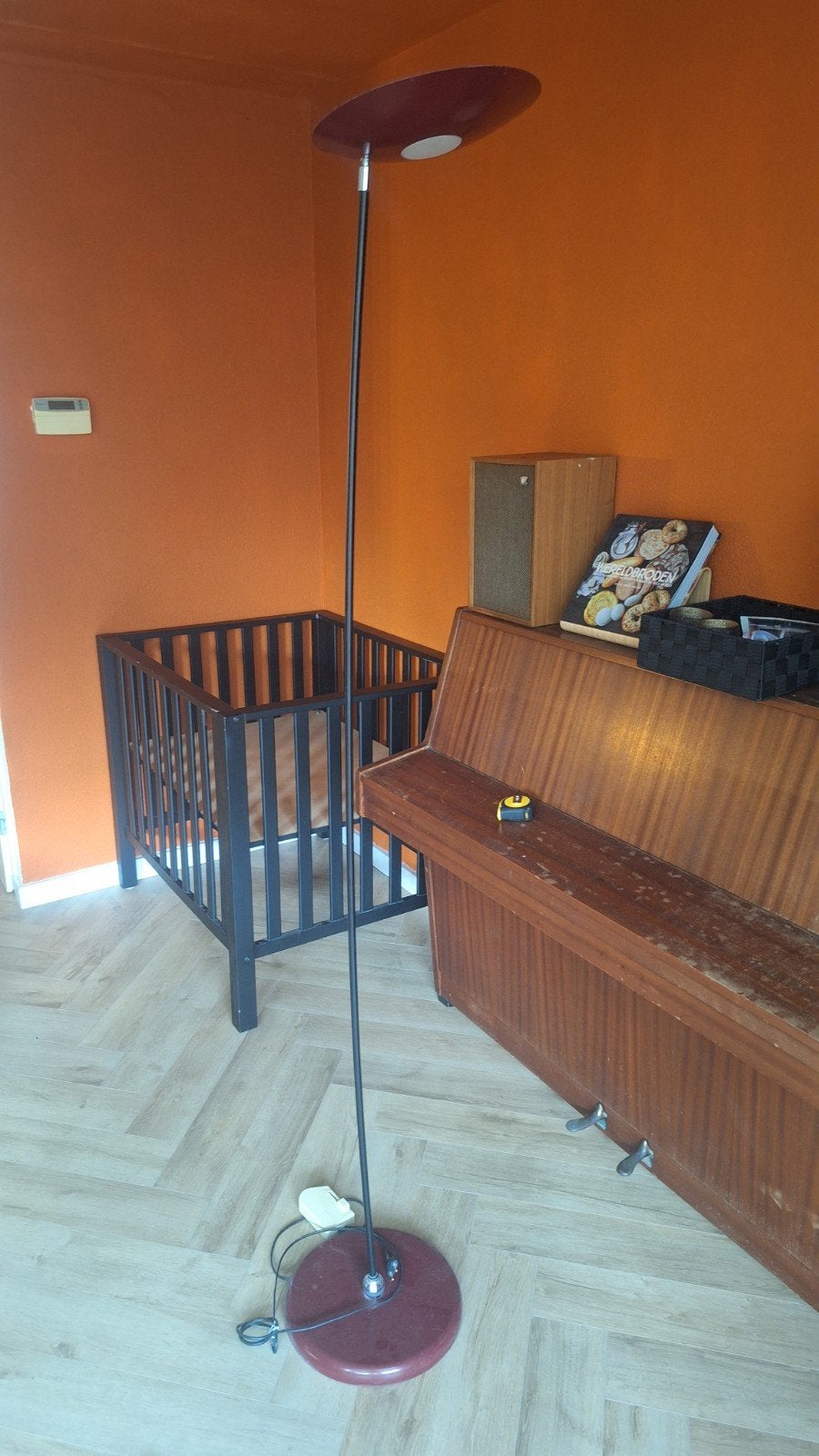 Rode staande lamp, Huis en Inrichting, Lampen | Vloerlampen, Ophalen, 150 tot 200 cm