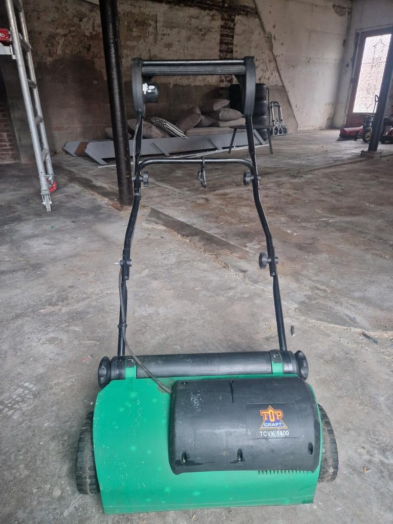 Verticuteermachine / Verticuteerapparaat TE HUUR, Tuin en Terras, Verticuteermachines, Elektrisch, Ophalen