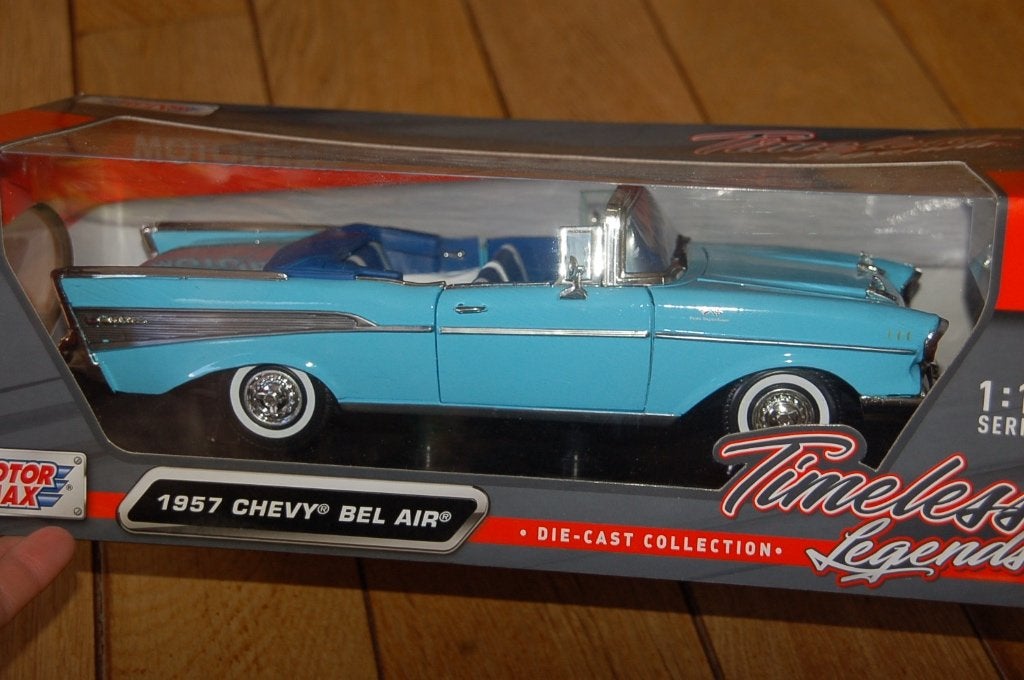 1:18 CHEVY BEL AIR CONVERTIBLE blue Motormax WRH, Hobby en Vrije tijd, Modelauto's | 1:18, Verzenden, Zo goed als nieuw, Auto