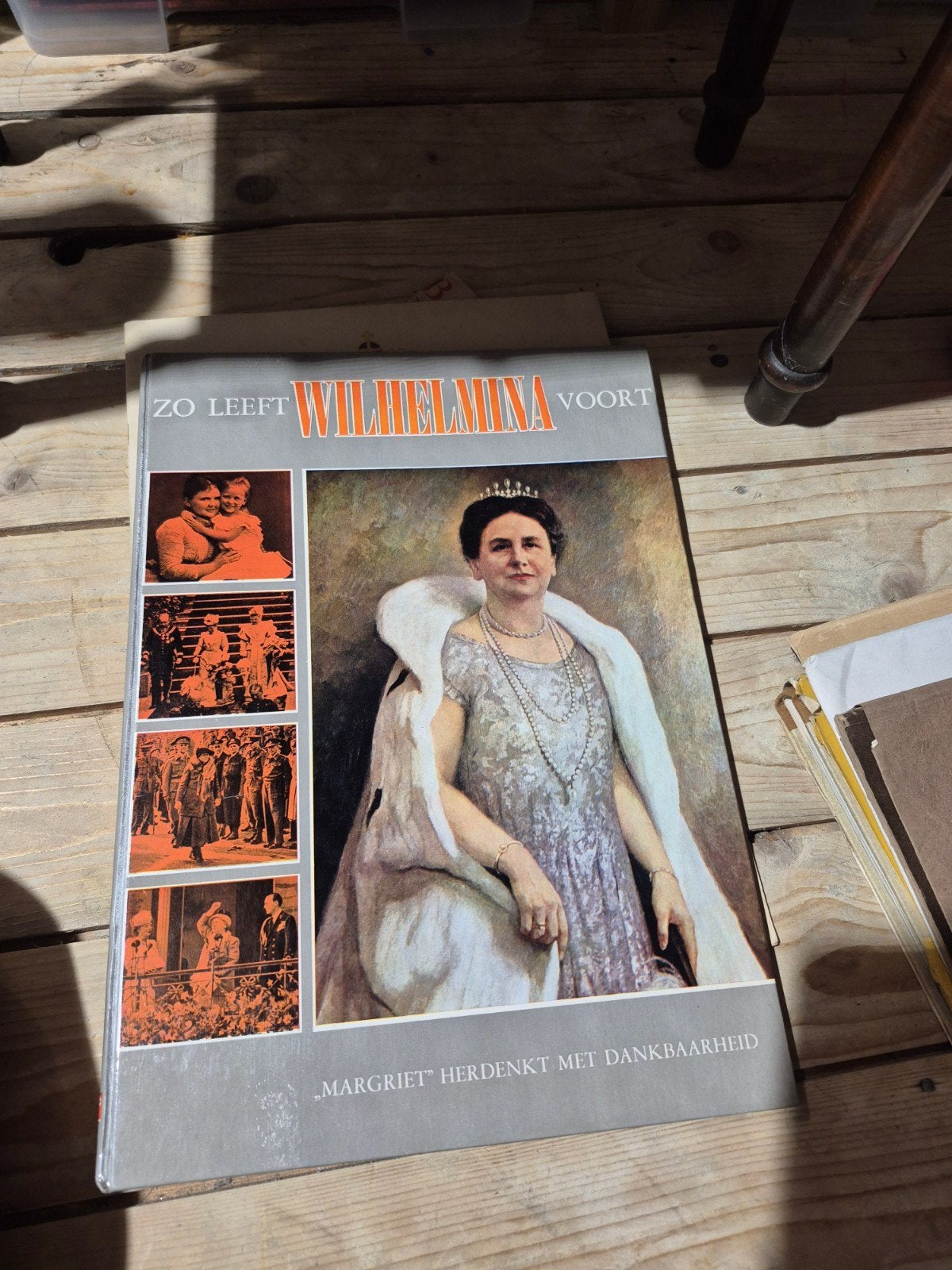 Boek: Zo Leeft Wilhelmina Voort - Margriet Herdenkt, Verzamelen, Ophalen of Verzenden