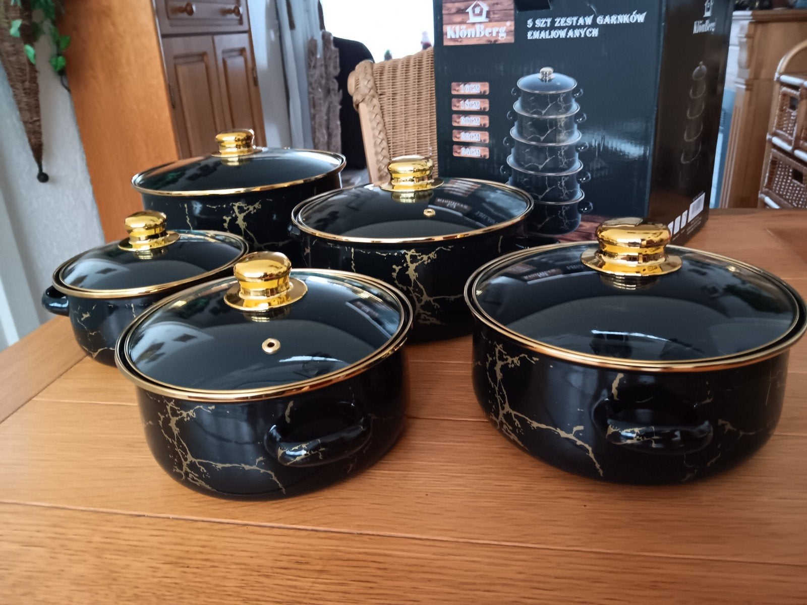 nieuw in de doos:5 delige zwart/goud marmerlook pannenset, Ophalen of Verzenden, Nieuw, Rvs, Pannenset