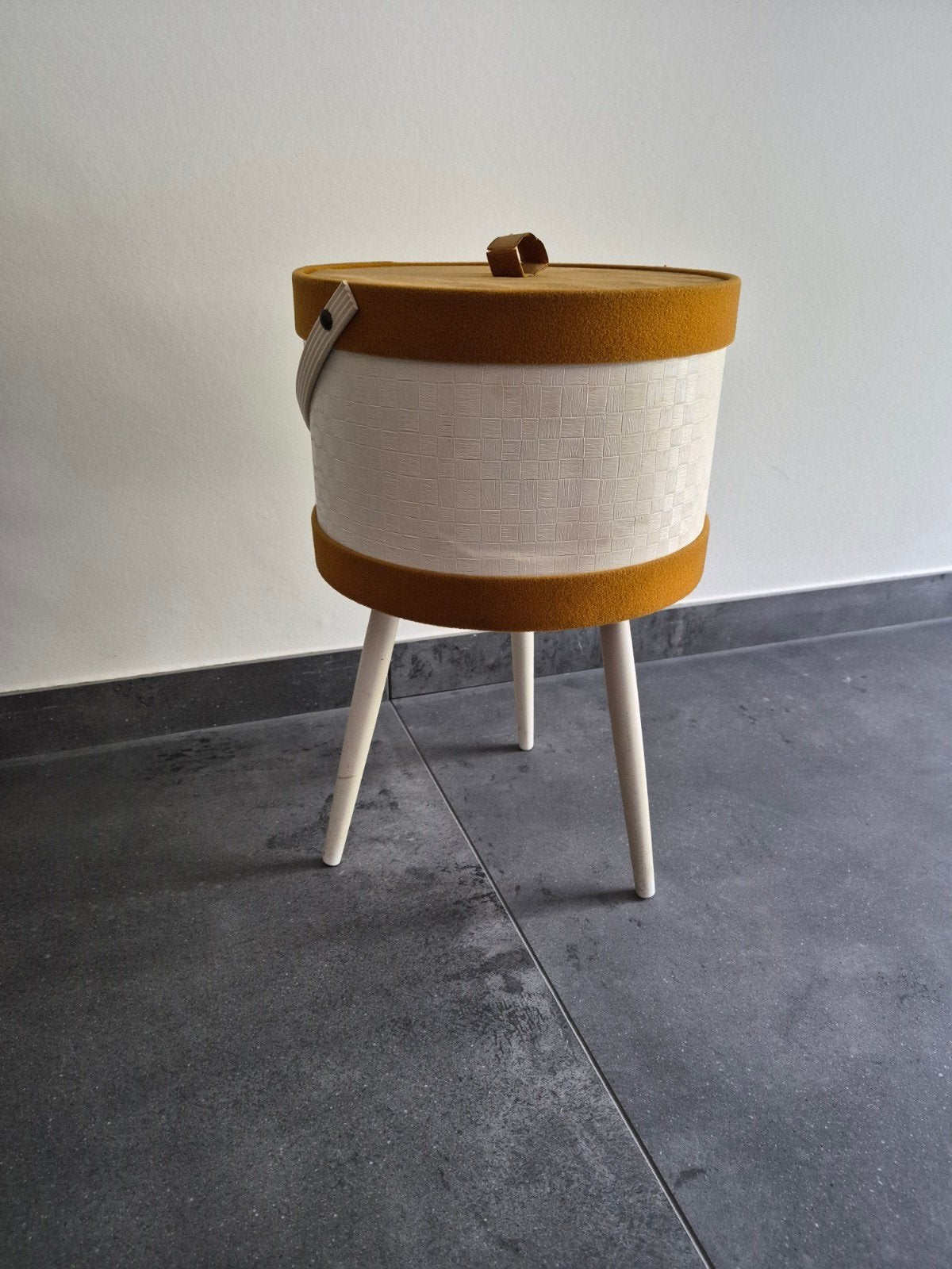 vintage naaikistje draagbaar op pootjes, Ophalen of Verzenden