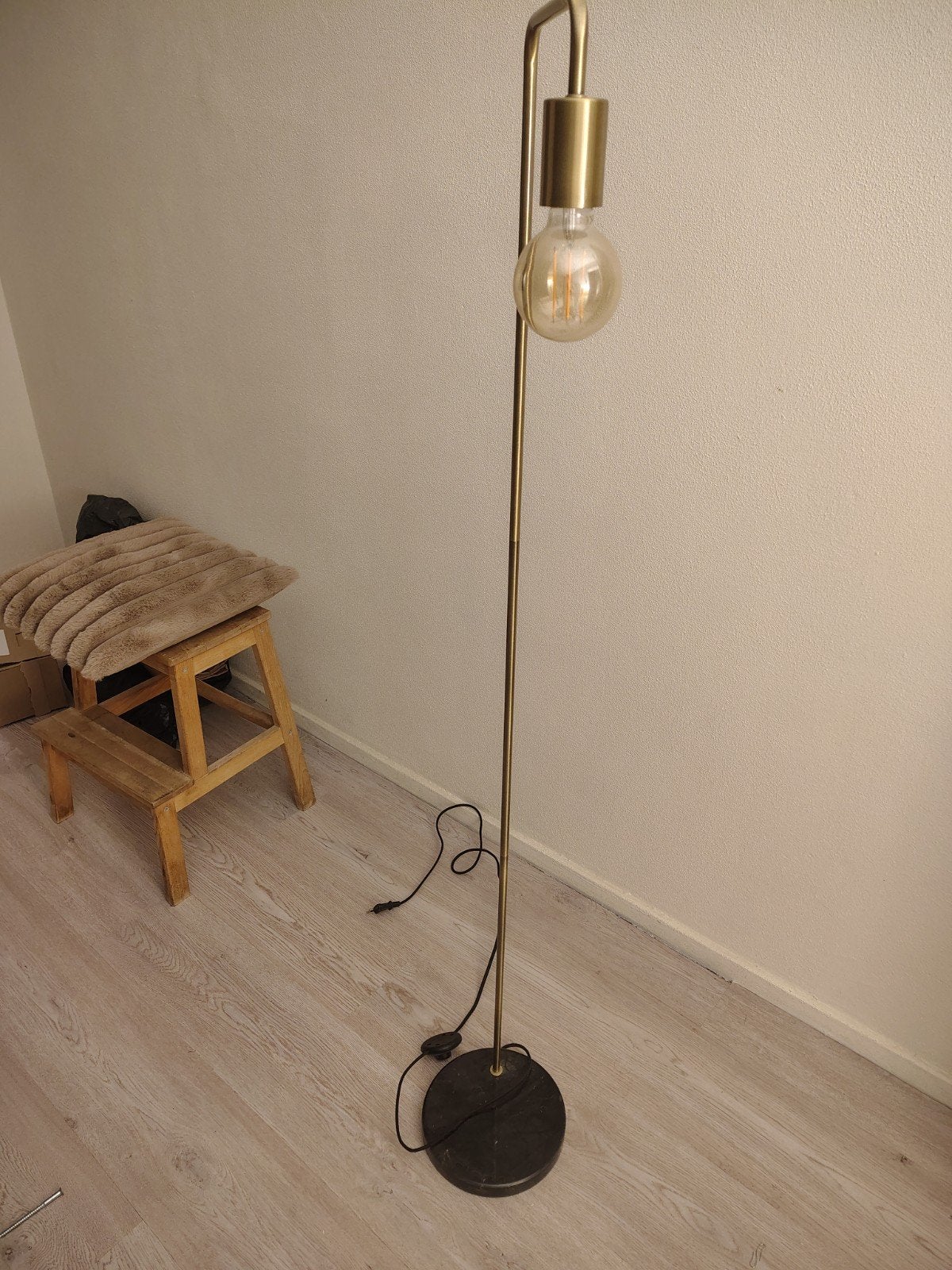 vloerlamp mèt marmeren voet, Zo goed als nieuw, 150 tot 200 cm, Metaal, Modern, Industrieel, Scandinavisch
