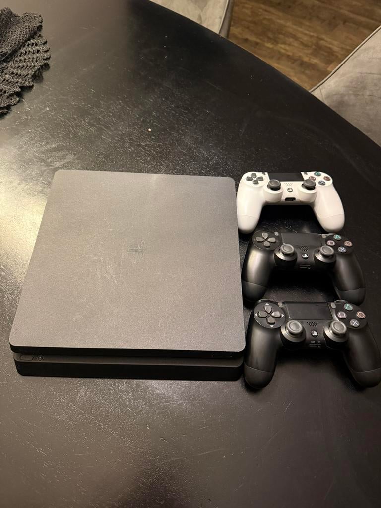 Playstation 4 slim met 3 controllers, Ophalen, Zo goed als nieuw, Met 3 controllers of meer, Slim