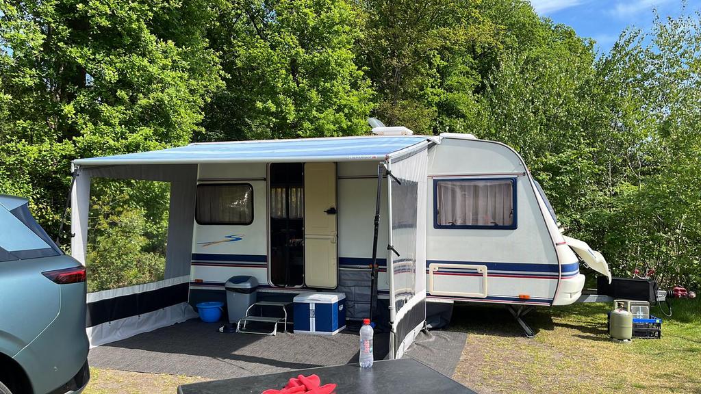 Nette Wilk 470 Stern de luxe met mover, Caravans en Kamperen, Caravans, Particulier, tot en met 4, 1000 - 1250 kg, Rondzit, Wilk