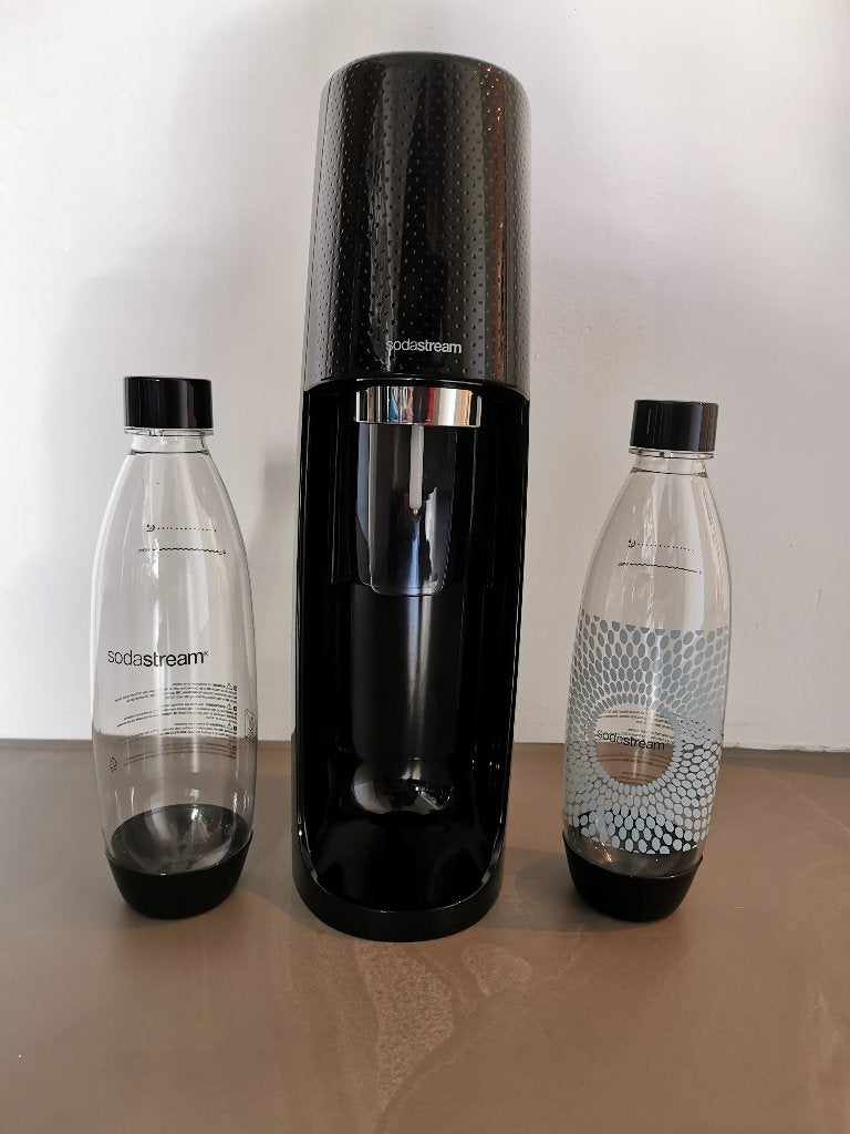 SodaStream Source (zwart) + extra 2 flessen, Witgoed en Apparatuur, Ophalen of Verzenden, Zo goed als nieuw