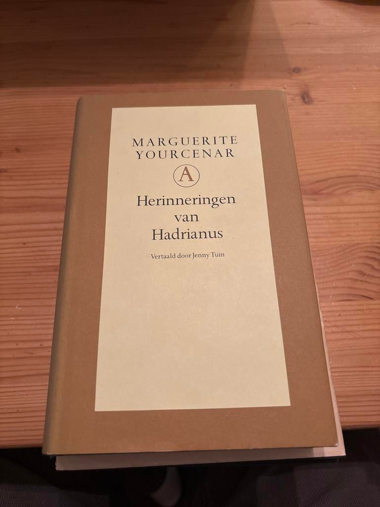 Herinneringen van Hadrianus - Marguerite Yourcenar, Ophalen of Verzenden, Gelezen, Nederland