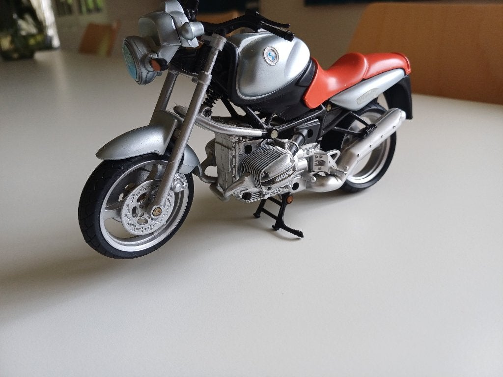 Gedetailleerd model van een BMW R1100R motorfiets,, Hobby en Vrije tijd, Modelauto's | Overige schalen, Ophalen of Verzenden, Gebruikt