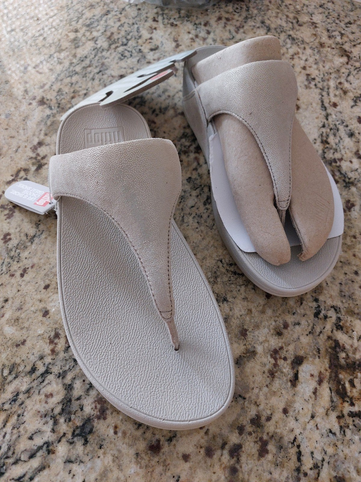 nieuw, maar voor mij te smal.echte fit flops, Ophalen, Nieuw, Beige, Sneakers of Gympen