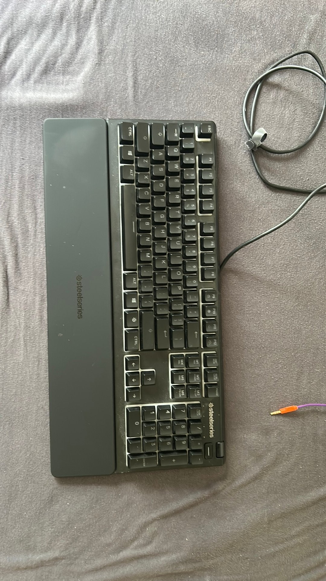 Steelseries apex 3 TKL met polsondersteuning, Computers en Software, Toetsenborden, Ophalen of Verzenden, Zo goed als nieuw