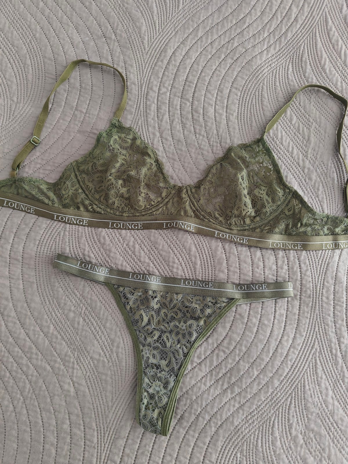 Mooi lingerie setje in khaki, Kleding | Dames, Ondergoed en Lingerie, Ophalen of Verzenden, Groen, Setje