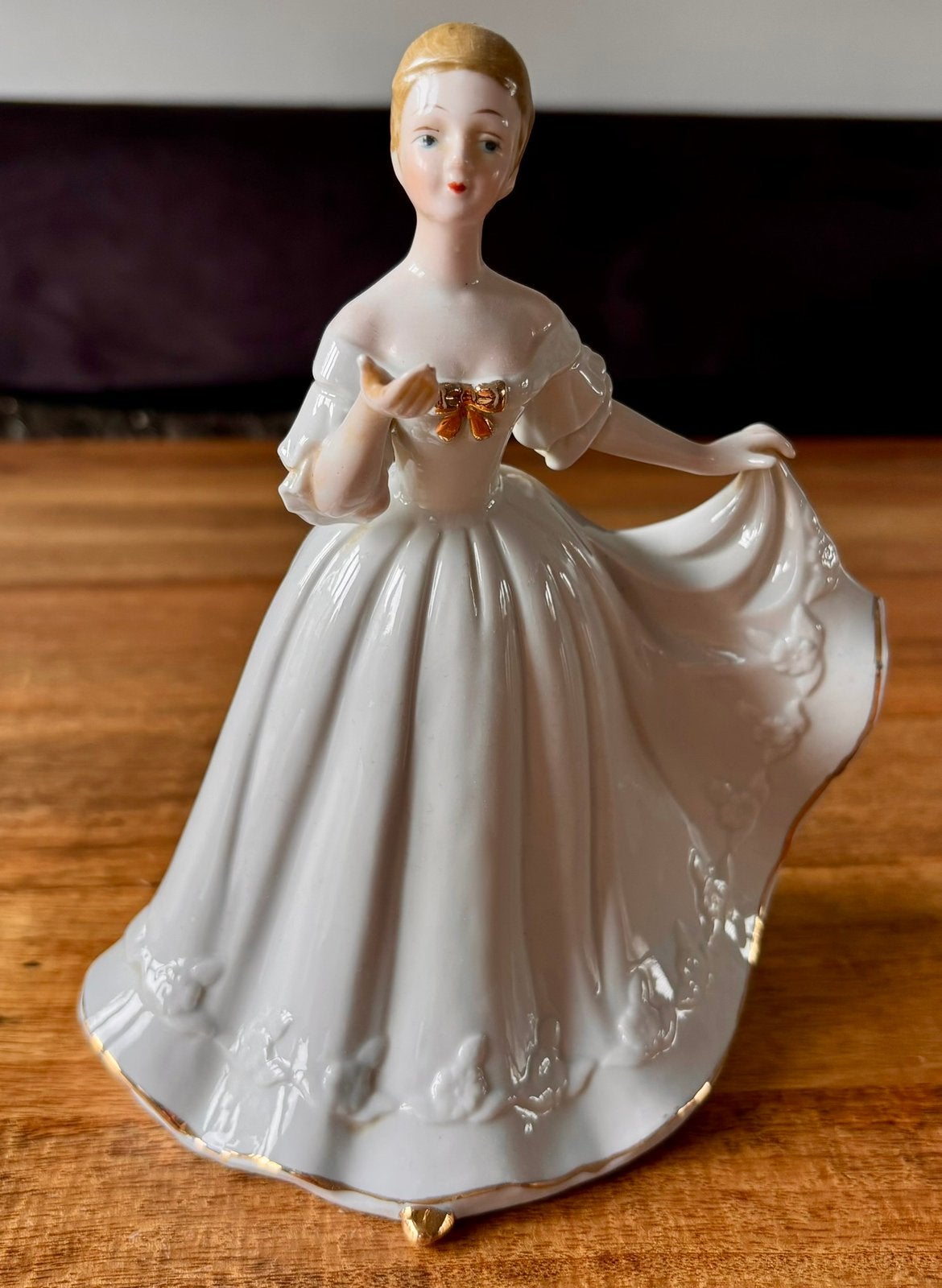 Vintage Porseleinen Beeldje Dame in Witte Jurk, Antiek en Kunst, Ophalen of Verzenden
