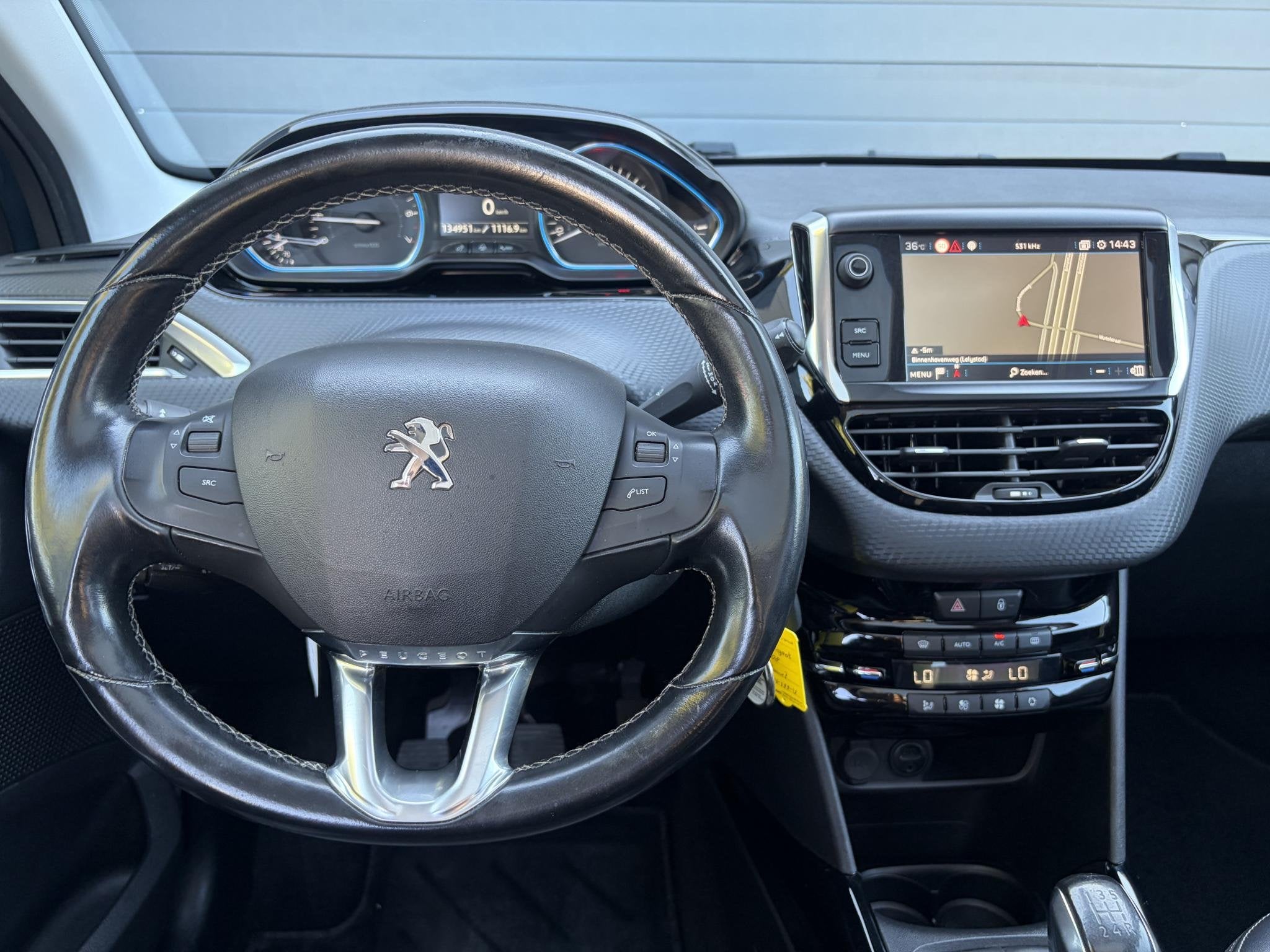 Peugeot 2008 1.2 PureTech Allure D-riem vv in 02-2026 l Pano, Voorwielaandrijving, Dealer onderhouden, Stof, Euro 6