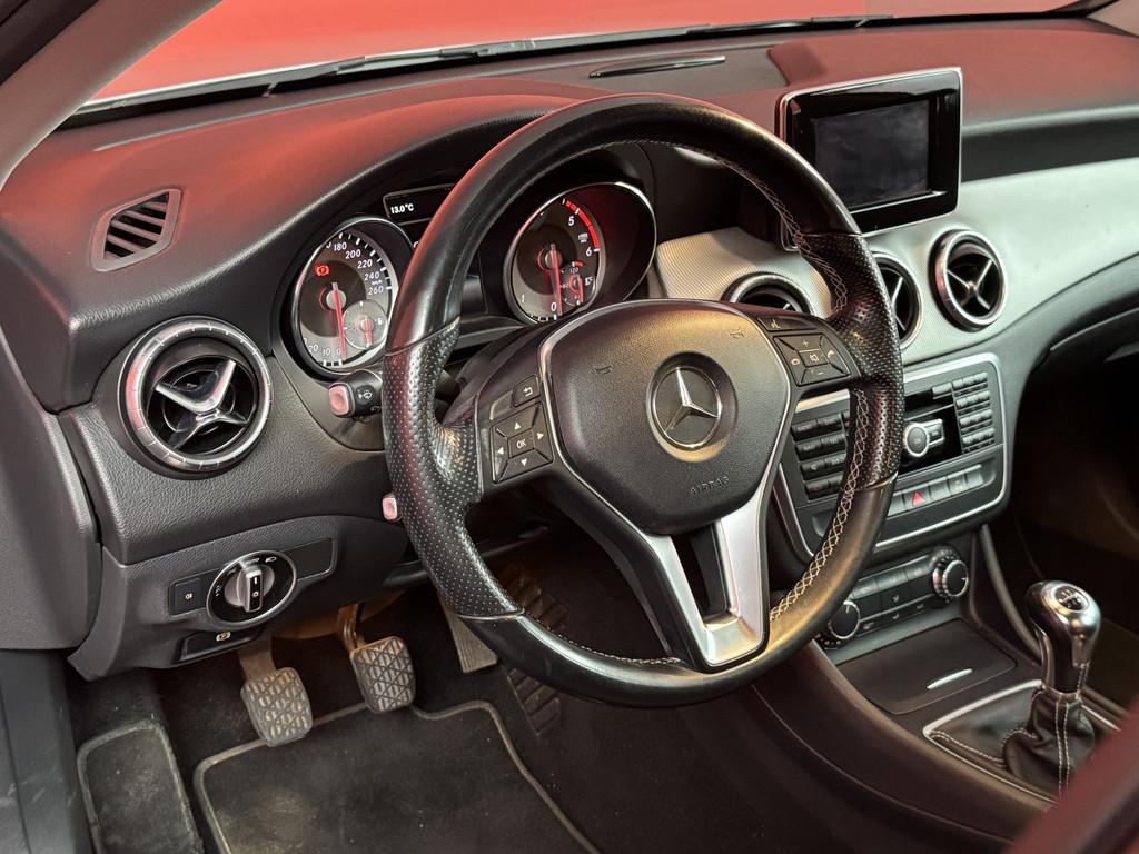 Mercedes-Benz CLA-Klasse 180 CDI Ambition | Half Leder | Nav, Auto's, Voorwielaandrijving, Gebruikt, Zwart, Leder en Stof