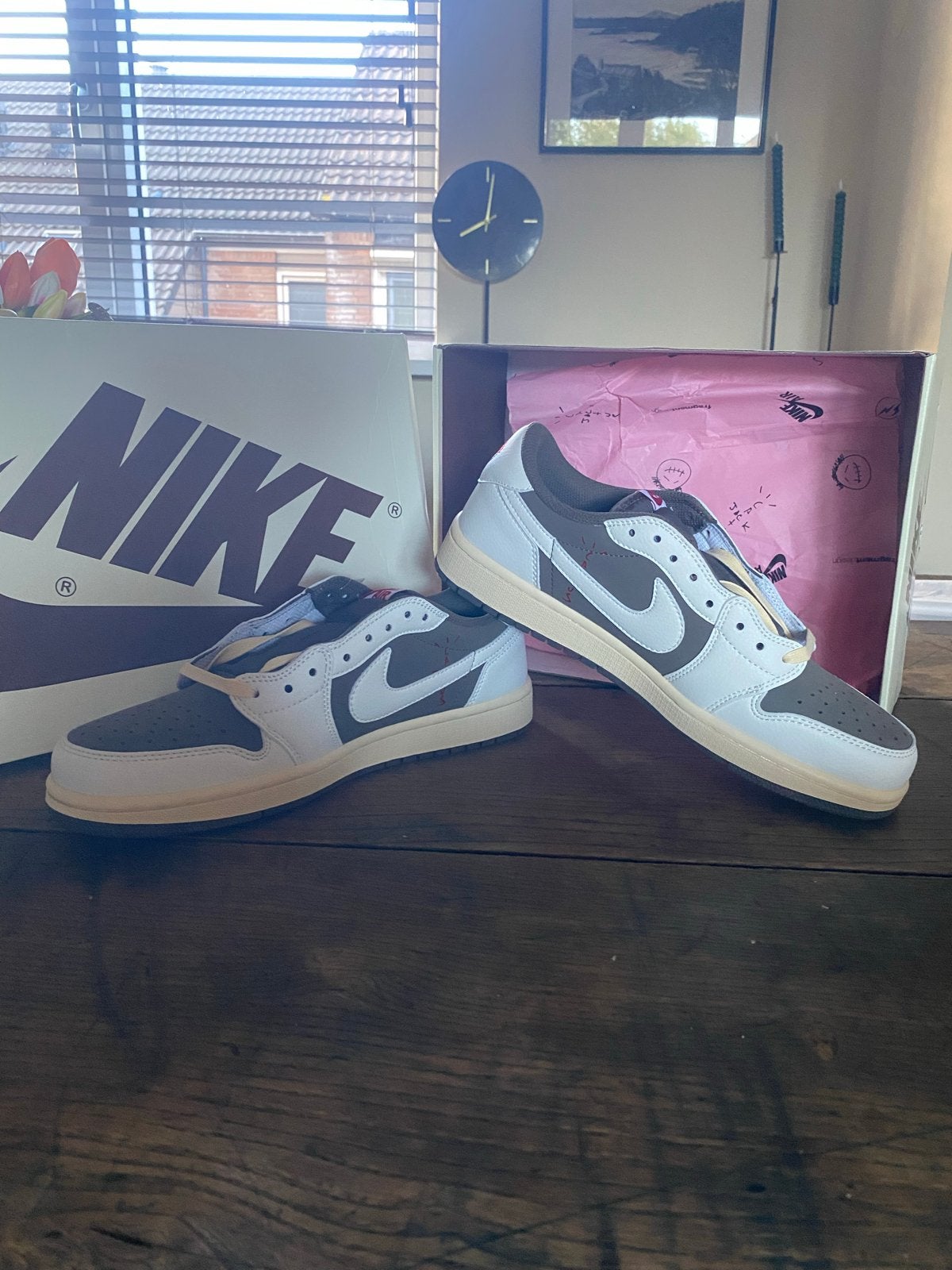 Nike Travis Scott Mocha (bruin) - Maat 44 - Nieuw, Ophalen of Verzenden, Nieuw, Bruin, Sneakers of Gympen