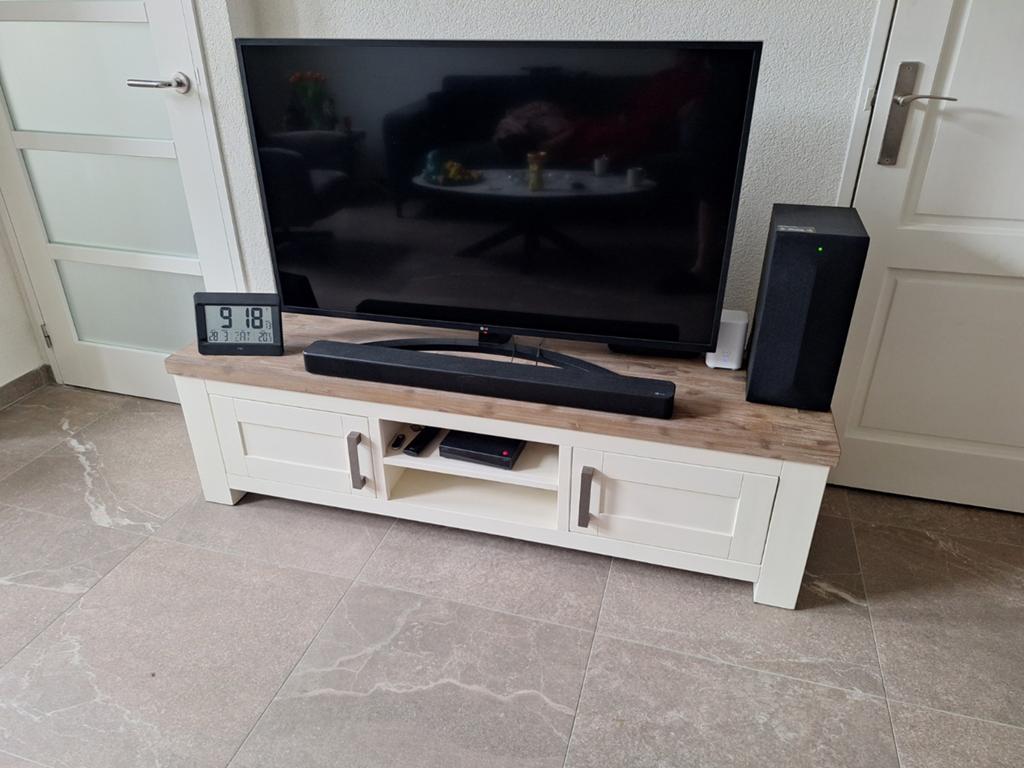 Tv meubel in crème kleur, Ophalen, 25 tot 50 cm, 150 tot 200 cm, Minder dan 100 cm