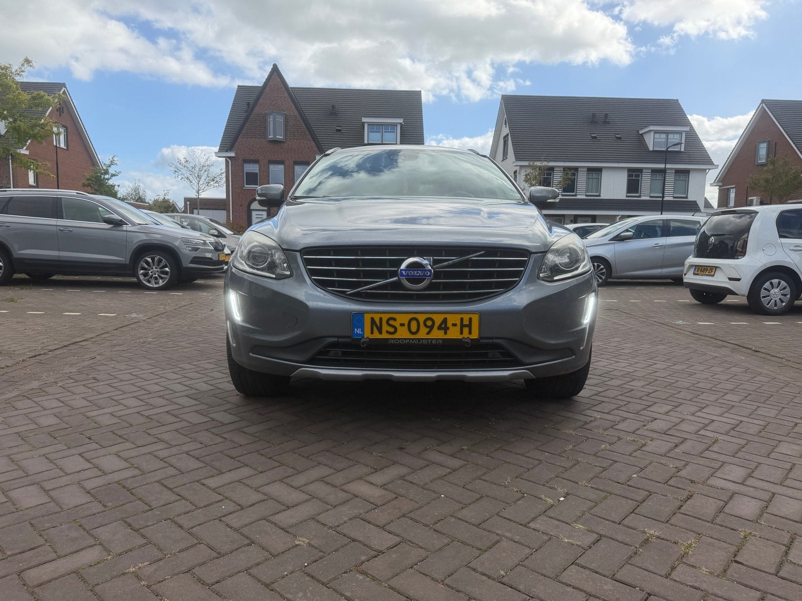 Volvo XC60 2.0 T5 AUT 2017 Grijs, Auto's, 15 km/l, 4 cilinders, 1969 cc, XC60
