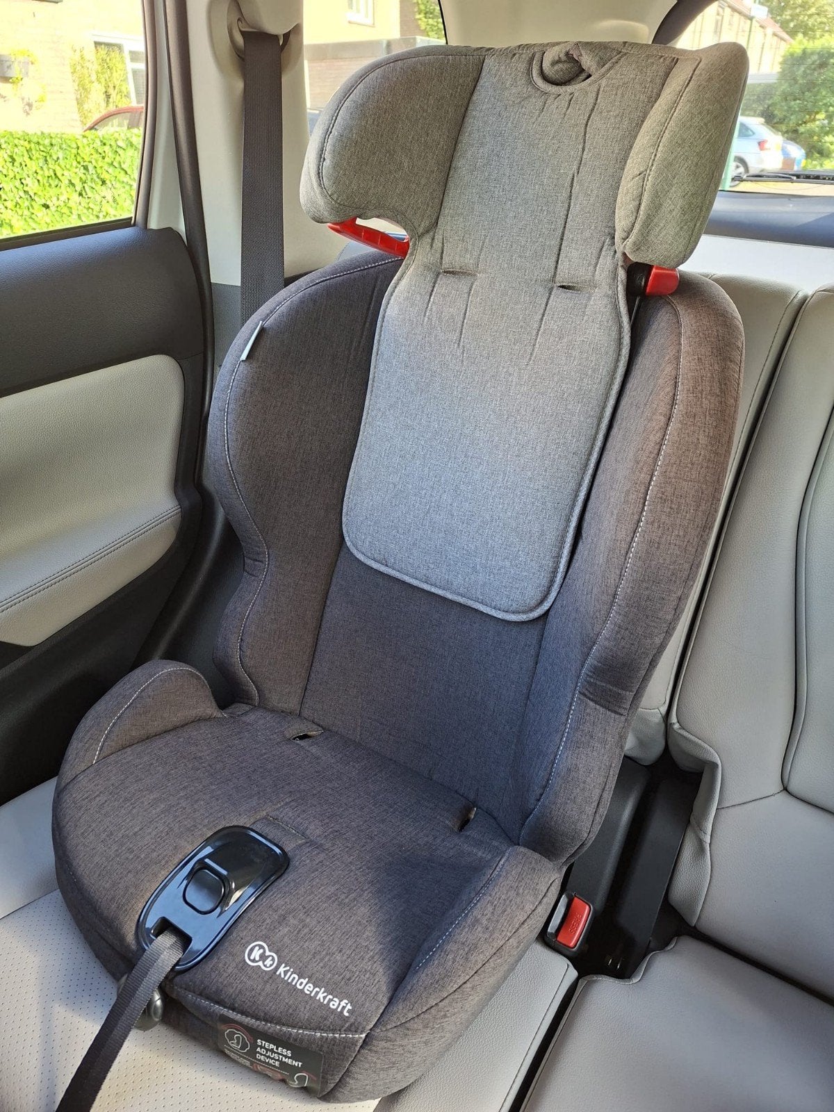 Kinderkraft autostoel - Goede staat, lichte verkleuring, Kinderen en Baby's, Autostoeltjes, Overige merken, Autogordel, Verstelbare rugleuning