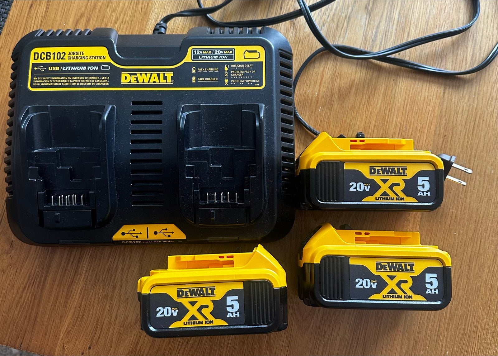 Dewalt Accu's 20V 5Ah met 120V Lader (Niet EU), Ophalen of Verzenden, Gebruikt, Overige merken, Overige typen