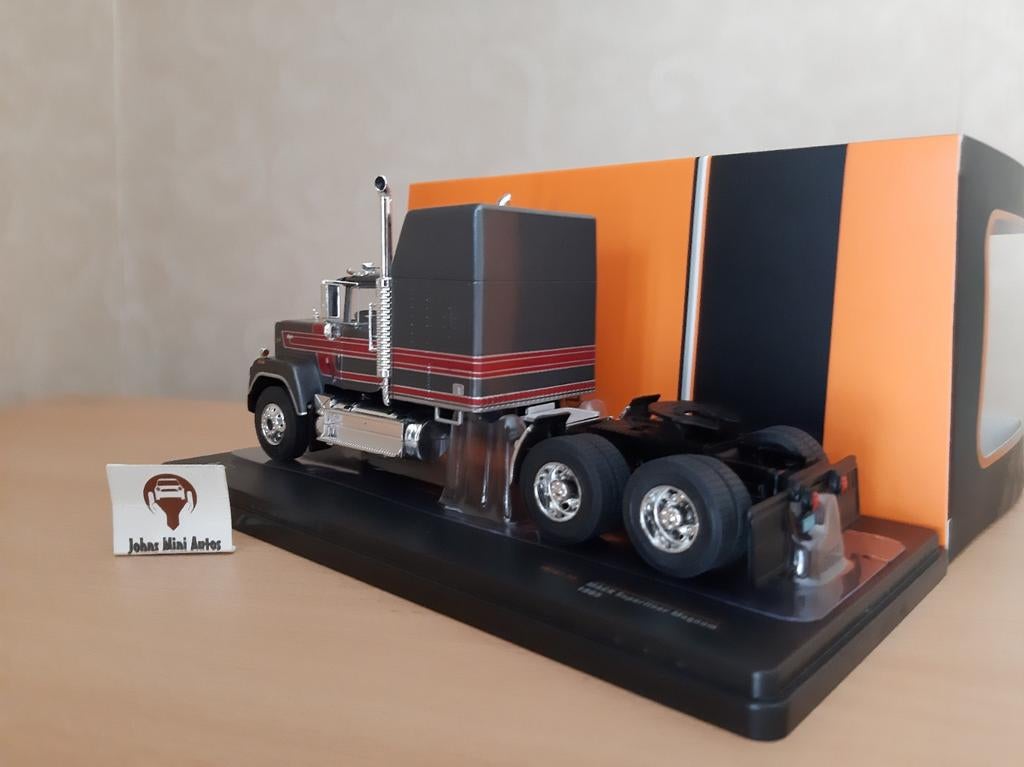 Mack Superliner Magnum 1985 Grey Metallic/Red IXO 1:43, Overige merken, Nieuw, IXO Trucks, Ophalen of Verzenden