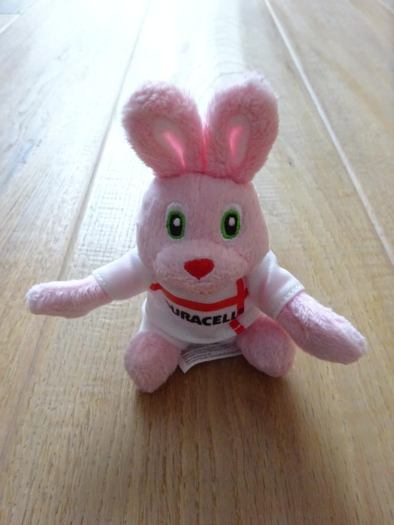 Duracell konijntje met wit/rood voetbaltenue, Verzamelen, Merken en Reclamevoorwerpen, Ophalen of Verzenden, Nieuw