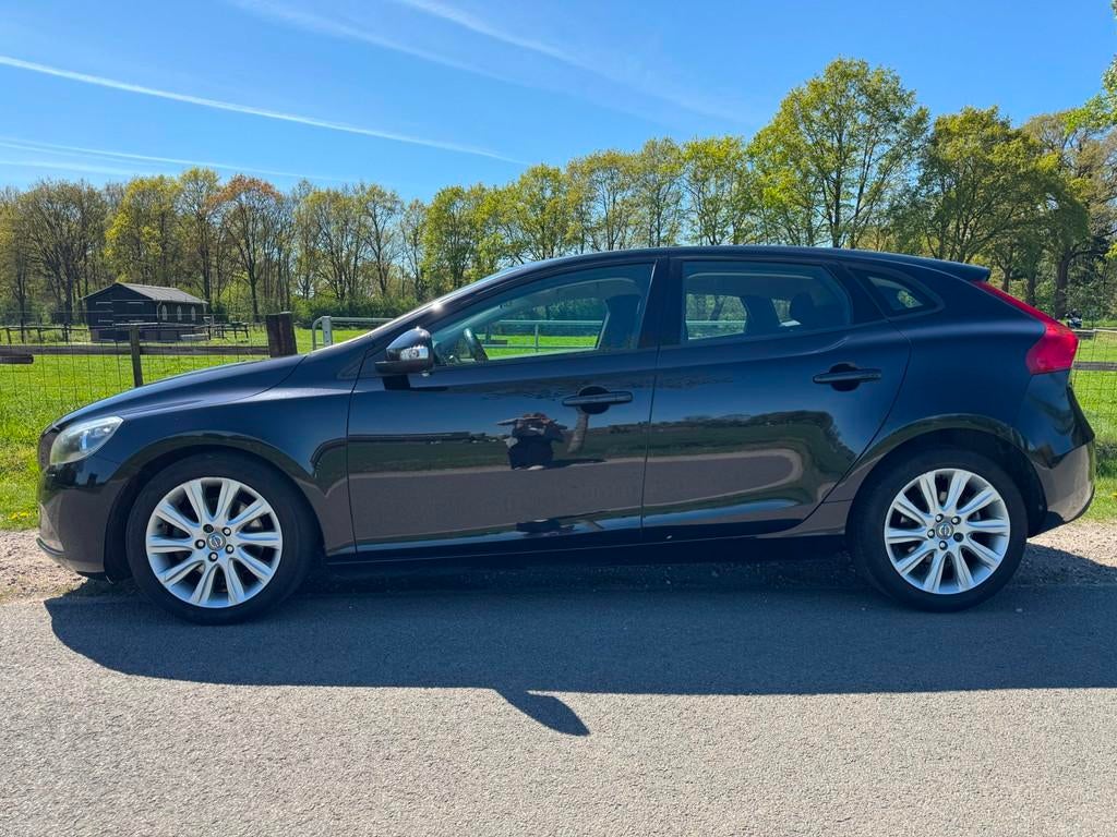 Volvo V40 1.6 D2 Kinetic AUTOMAAT|stoelverwarming|climate co, Euro 5, Stof, Gebruikt, Zwart