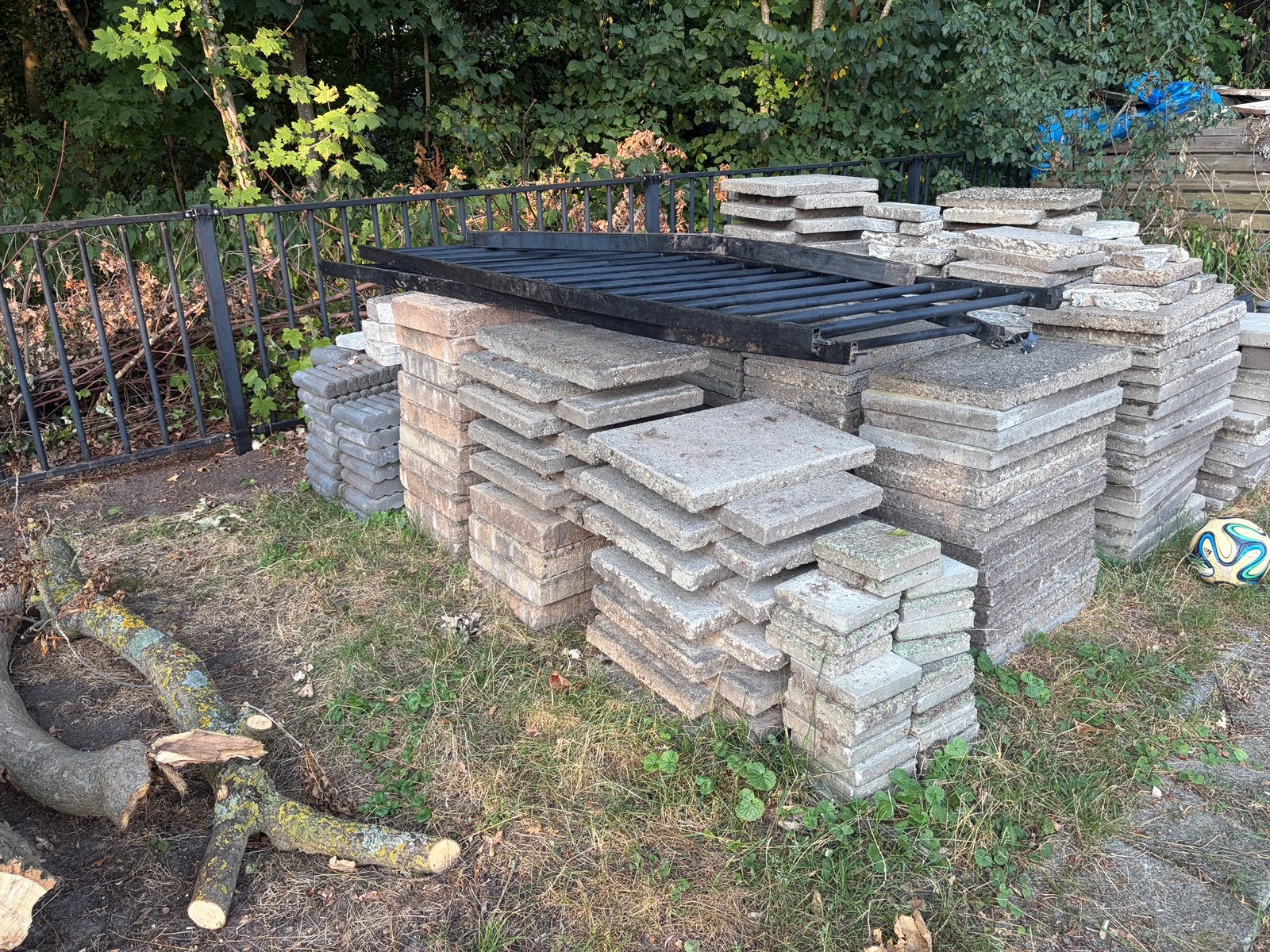 Verschillende terrastegels en bandjes - gratis, Ophalen, Gebruikt, Beton, Terrastegels