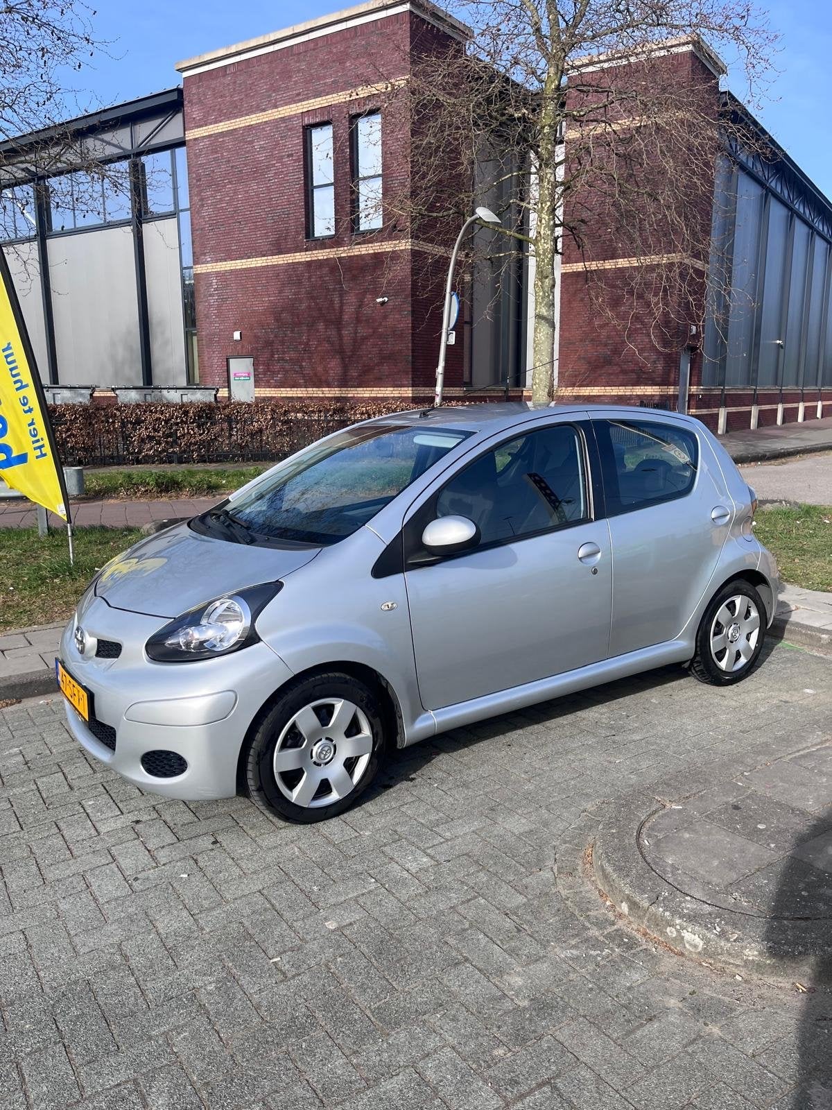 Toyota Aygo 1.0 12V Vvt-i 5DRS 2011 Grijs 1 jaar apk, Voorwielaandrijving, 4 stoelen, 68 pk, Origineel Nederlands