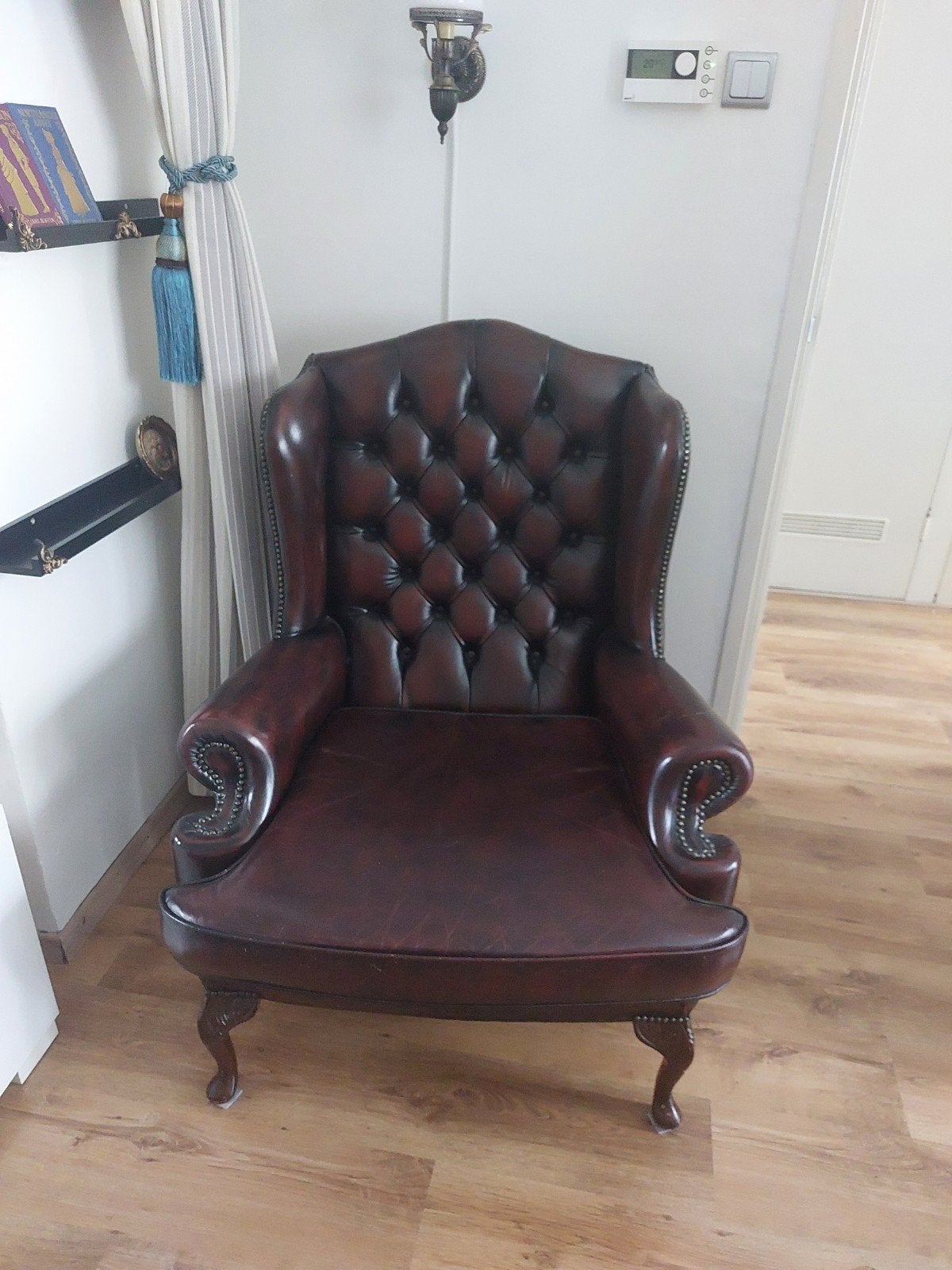 Chesterfield fauteuil, Ophalen