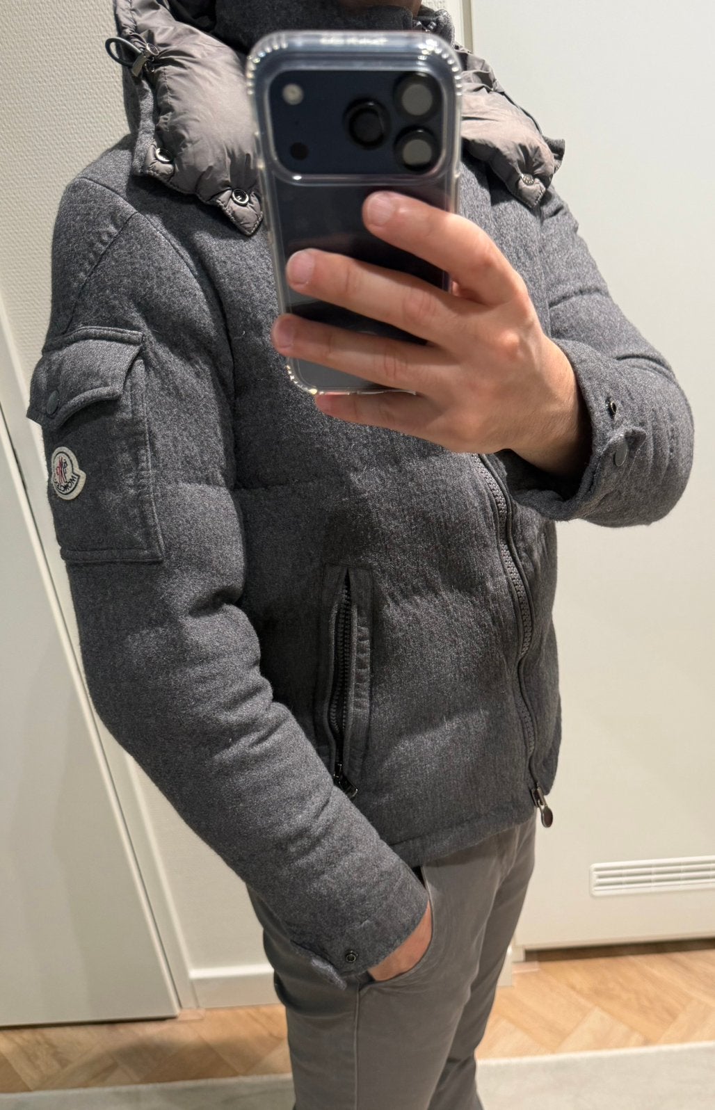 Originele Moncler Montgenevre jas maat s (valt als xs), Ophalen of Verzenden, Gedragen, Maat 46 (S) of kleiner, Grijs