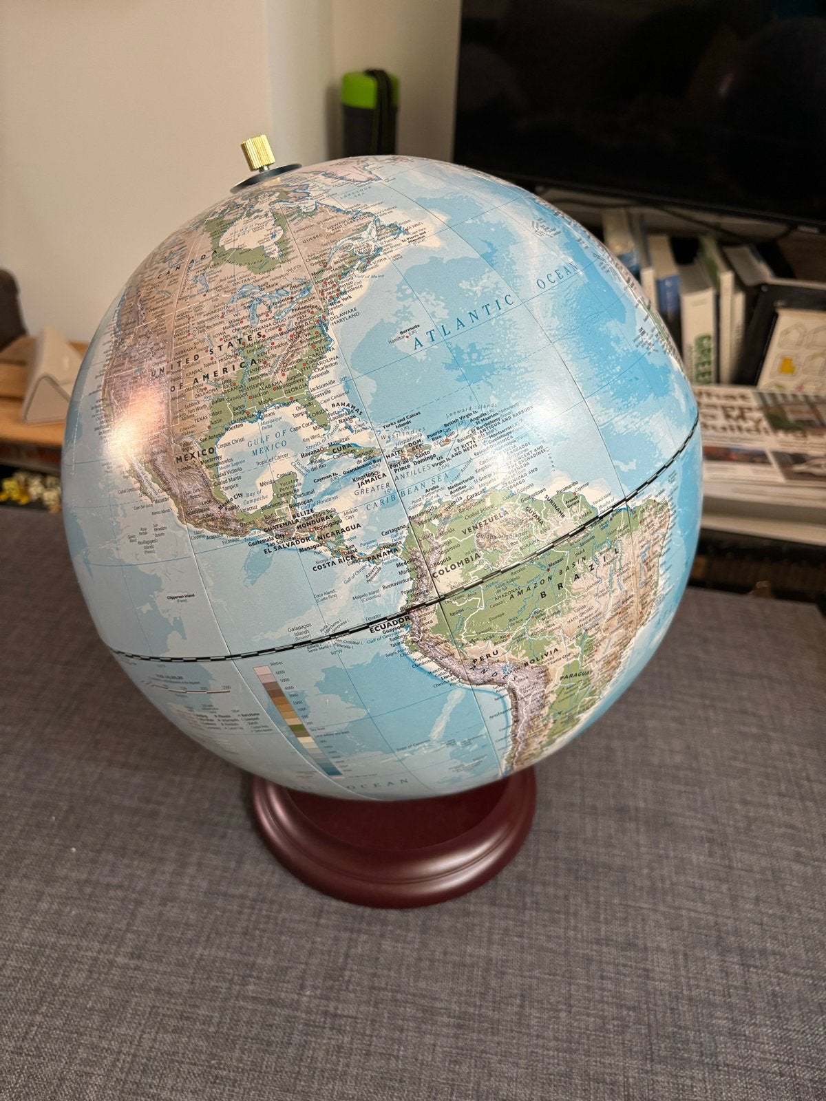 Magellan Expedition Wereldbol met houten voet, Papier/karton, Fysische wereldbol, Ophalen of Verzenden, Zo goed als nieuw