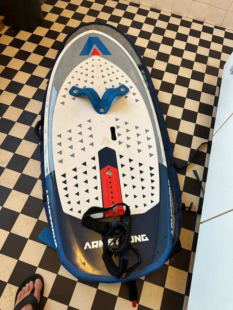 Armstrong wingboard 80L, Watersport en Boten, Wingsurfen, Ophalen of Verzenden, Zo goed als nieuw, Wingsurf-board