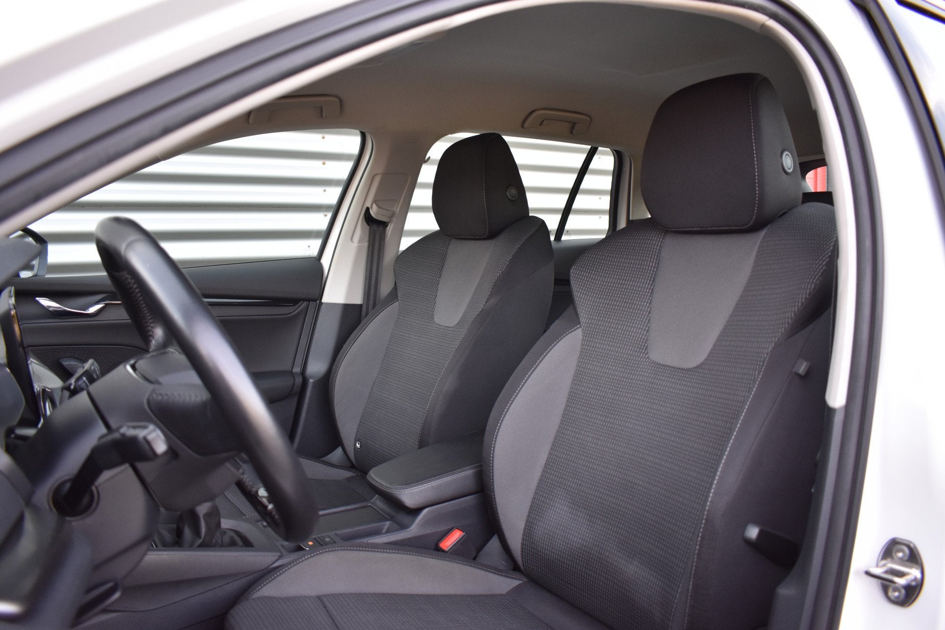Skoda Octavia Combi 1.0 TSI Ambition LED | Carplay | DAB | N, Voorwielaandrijving, Stof, Gebruikt, Met garantie (alle)