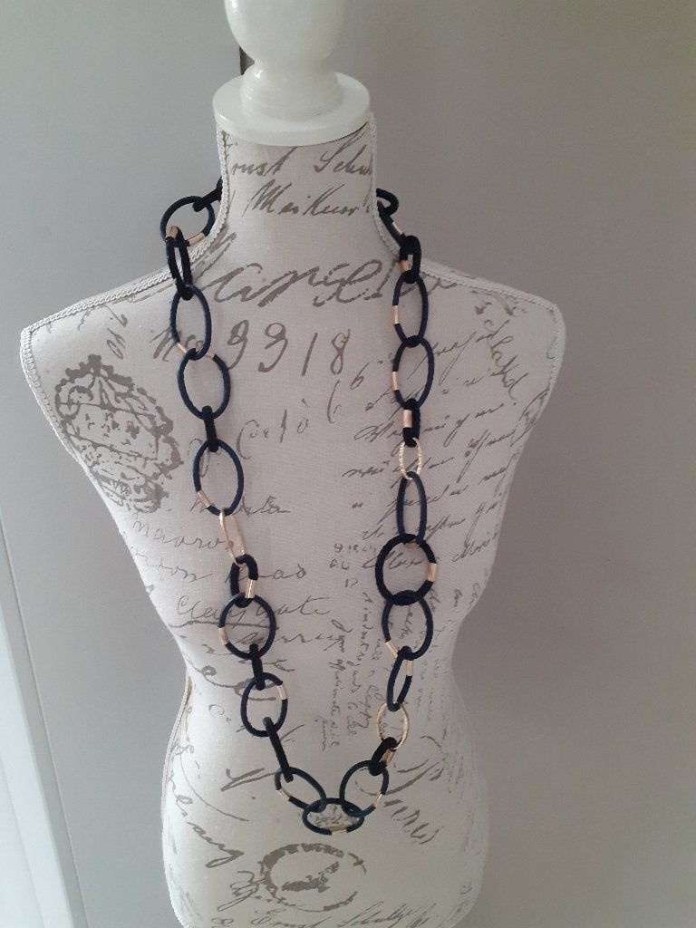 Mooie zwart/goudkleur schakel ketting, nieuw!, Ophalen of Verzenden, Nieuw, Zwart, Overige materialen