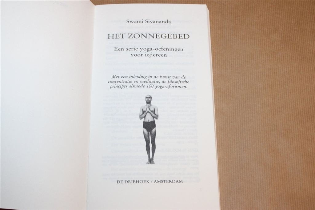 Zonnegebed — Yoga Oefeningen & Meditatie, Ophalen of Verzenden, Gelezen, Overige onderwerpen, Achtergrond en Informatie