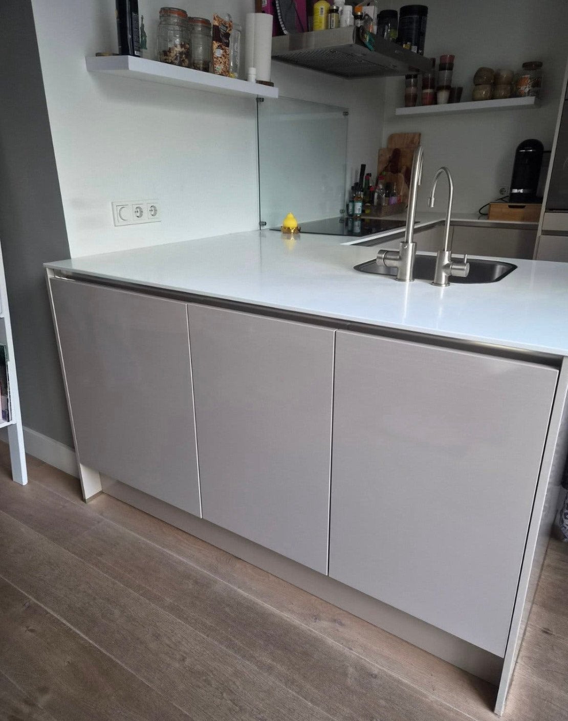 ✨LUXE TAUPE U VORM KEUKEN+APPARATUUR✨, Huis en Inrichting, Ophalen, U-keuken, Greeploos, Graniet of Steen
