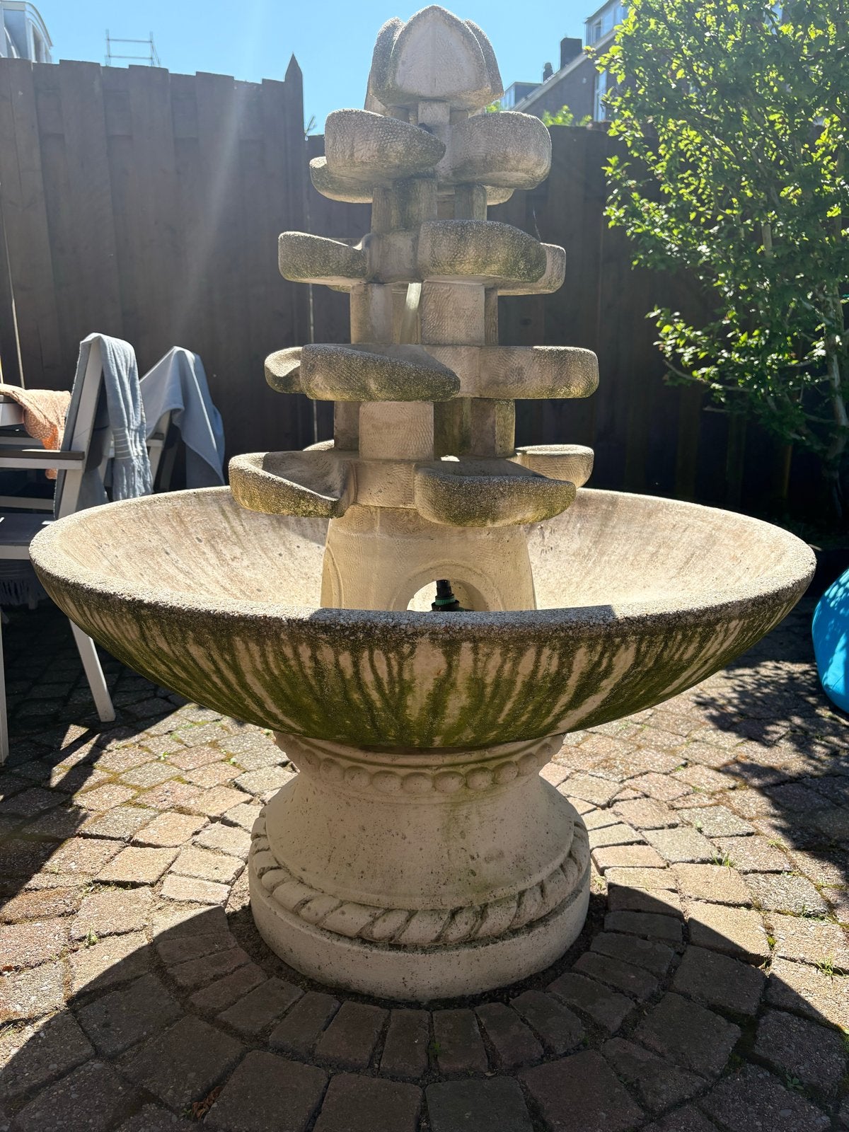 Grote betonnen fontein met waterornament, Tuin en Terras, Waterpartijen en Fonteinen, Ophalen, Gebruikt, Beton, Fontein