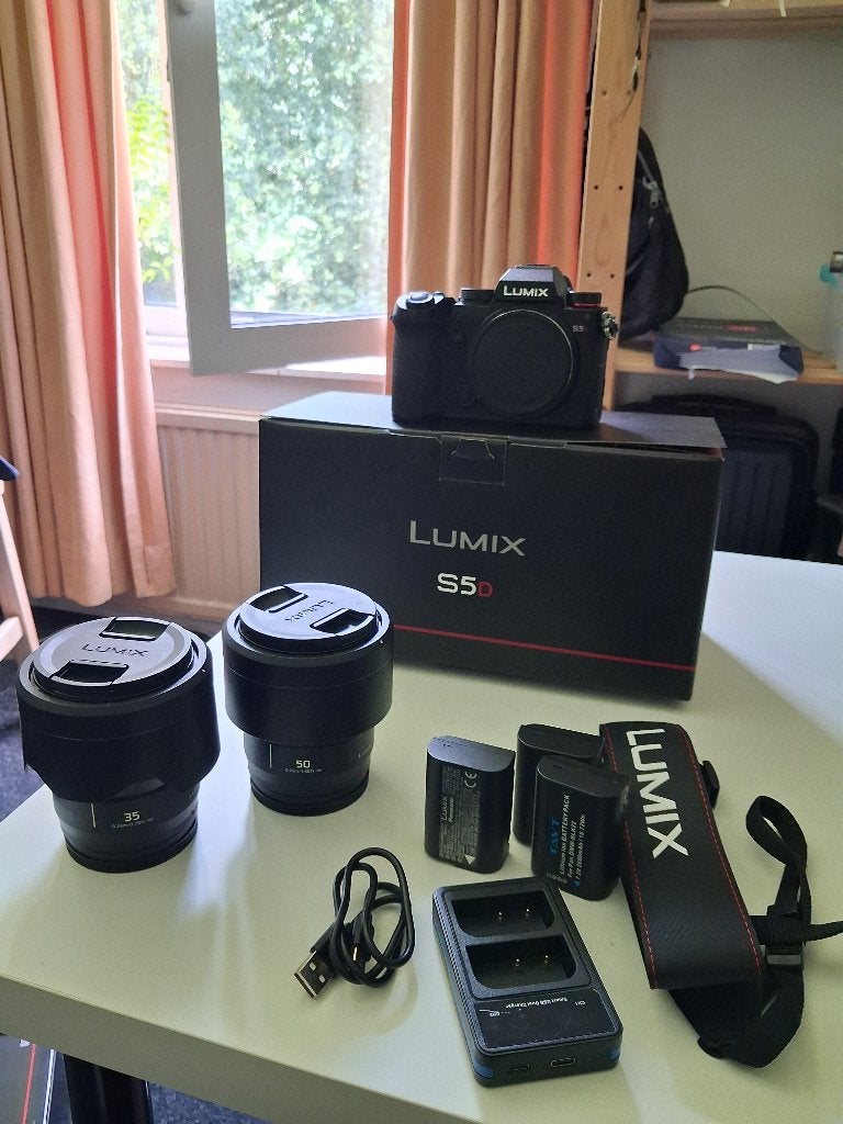 Panasonic Lumix S5D + Panasonic lenzen 35mm f1.8, 50mm f1.8, Audio, Tv en Foto, Fotocamera's Digitaal, Panasonic, Ophalen of Verzenden