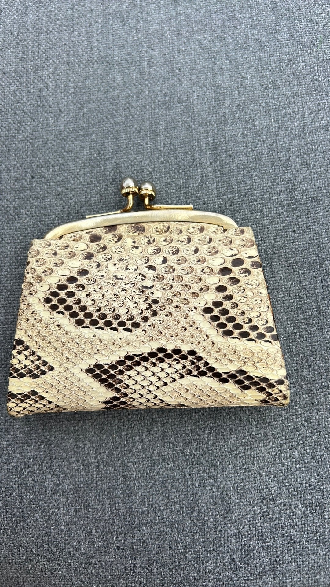Vintage portemonnee leer beugelsluiting goudkleurig, Ophalen of Verzenden, Gebruikt, Beige, Leer