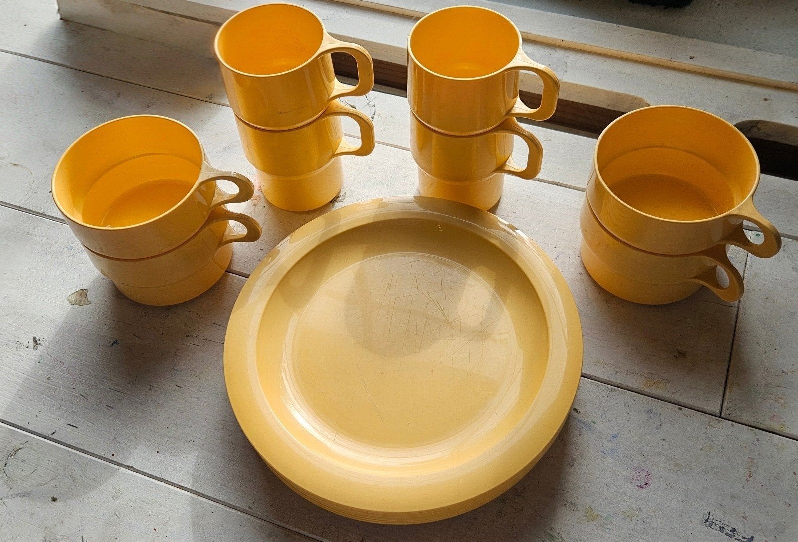 kampeerservies geel, Caravans en Kamperen, Kampeeraccessoires, Ophalen of Verzenden, Zo goed als nieuw