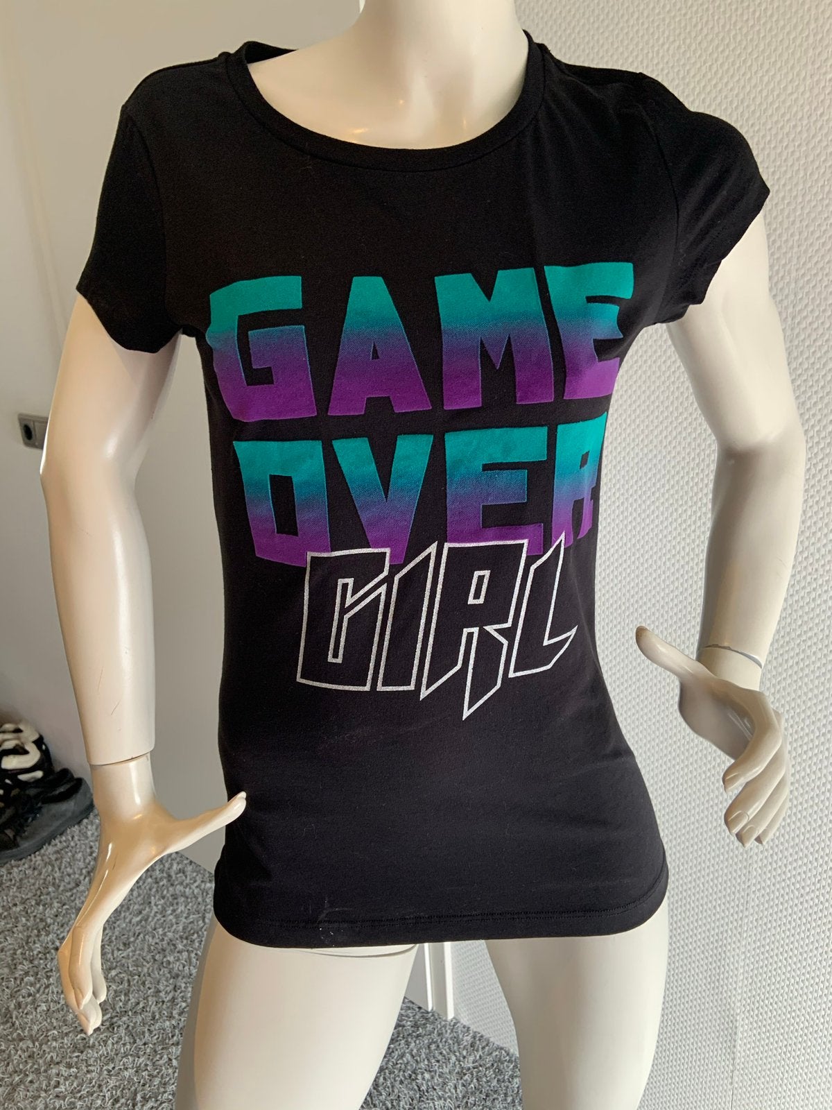 Nikkie shirt met leuke opdruk maat 32, Zwart, Ophalen of Verzenden, Zo goed als nieuw, Korte mouw