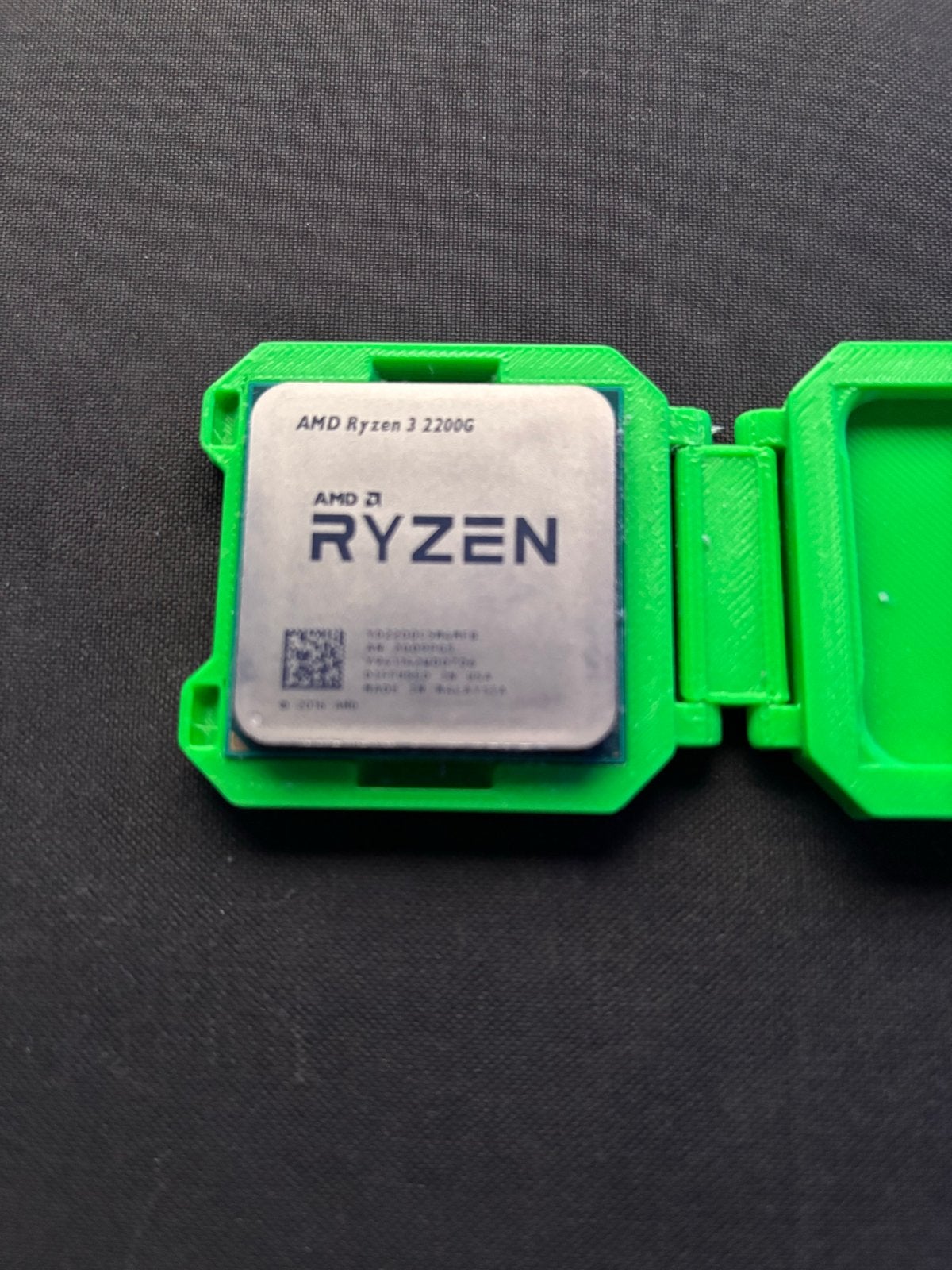 AMD RYZEN 3 2200g, Ophalen of Verzenden, Gebruikt, 4-core, 3 tot 4 Ghz